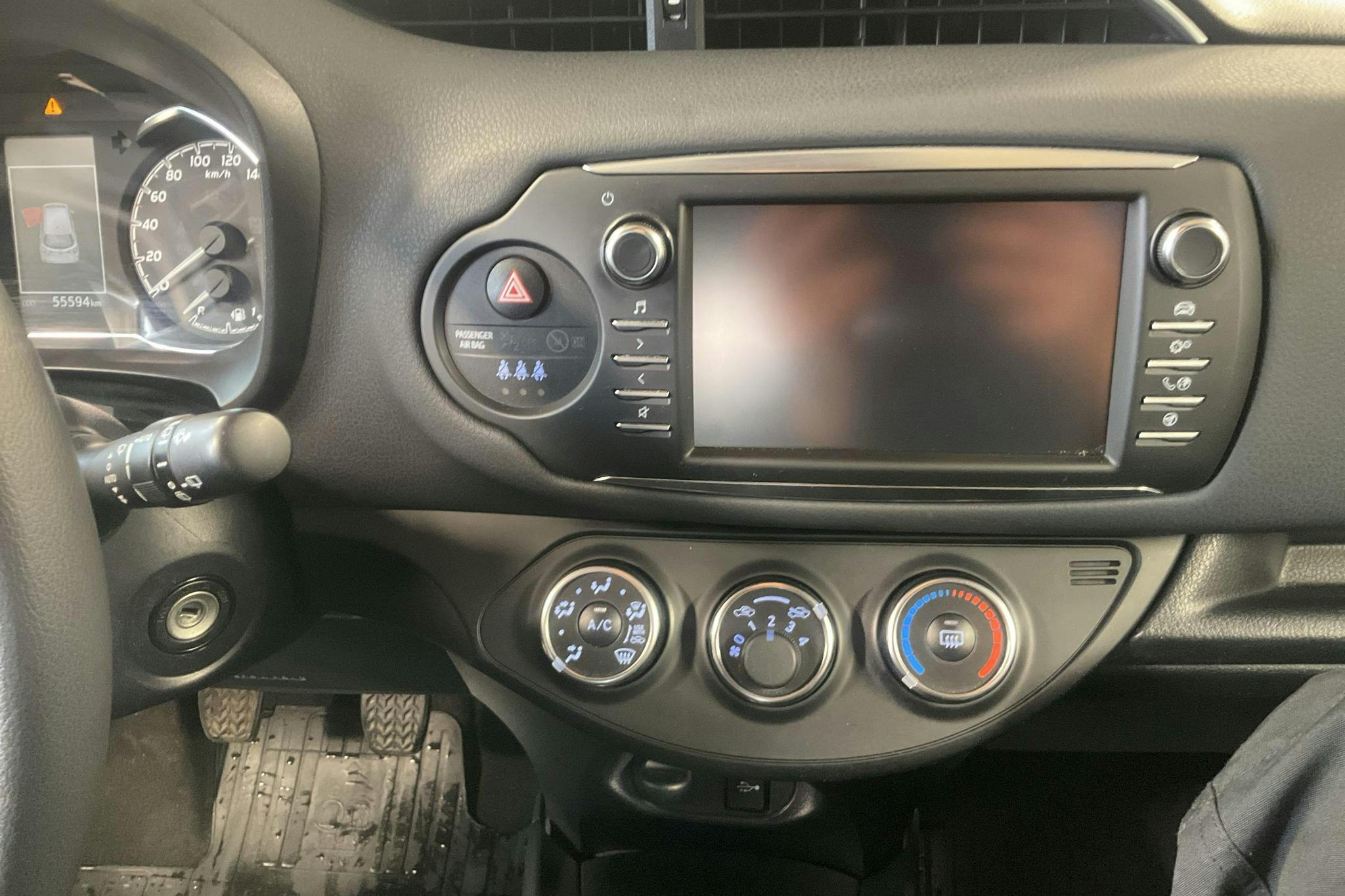 Toyota Yaris 1.5 5dr (111hk) - 55 590 km - Manual - silver - 2017