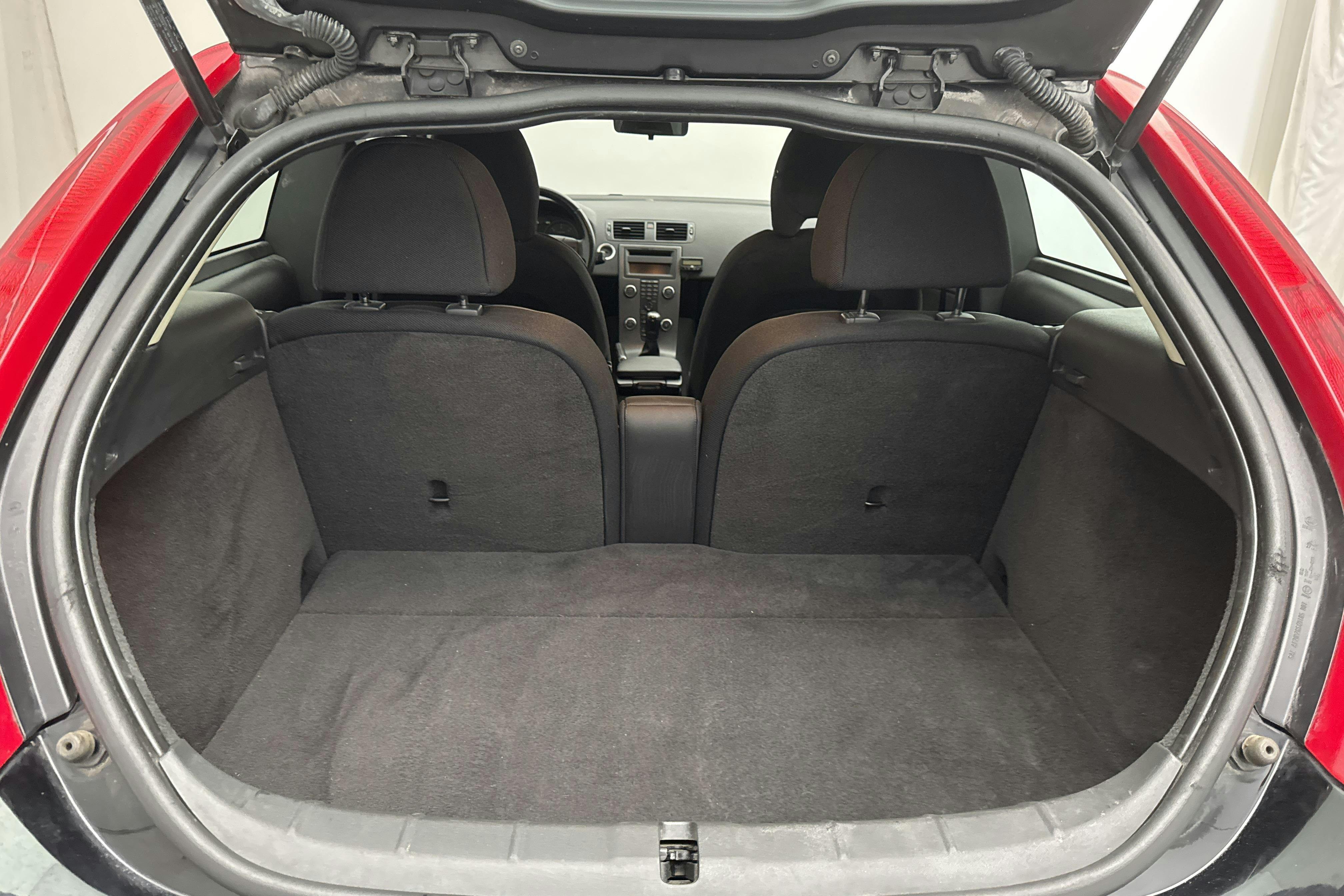 Volvo C30 D2 (115hk) - 206 180 km - Käsitsi - must - 2013