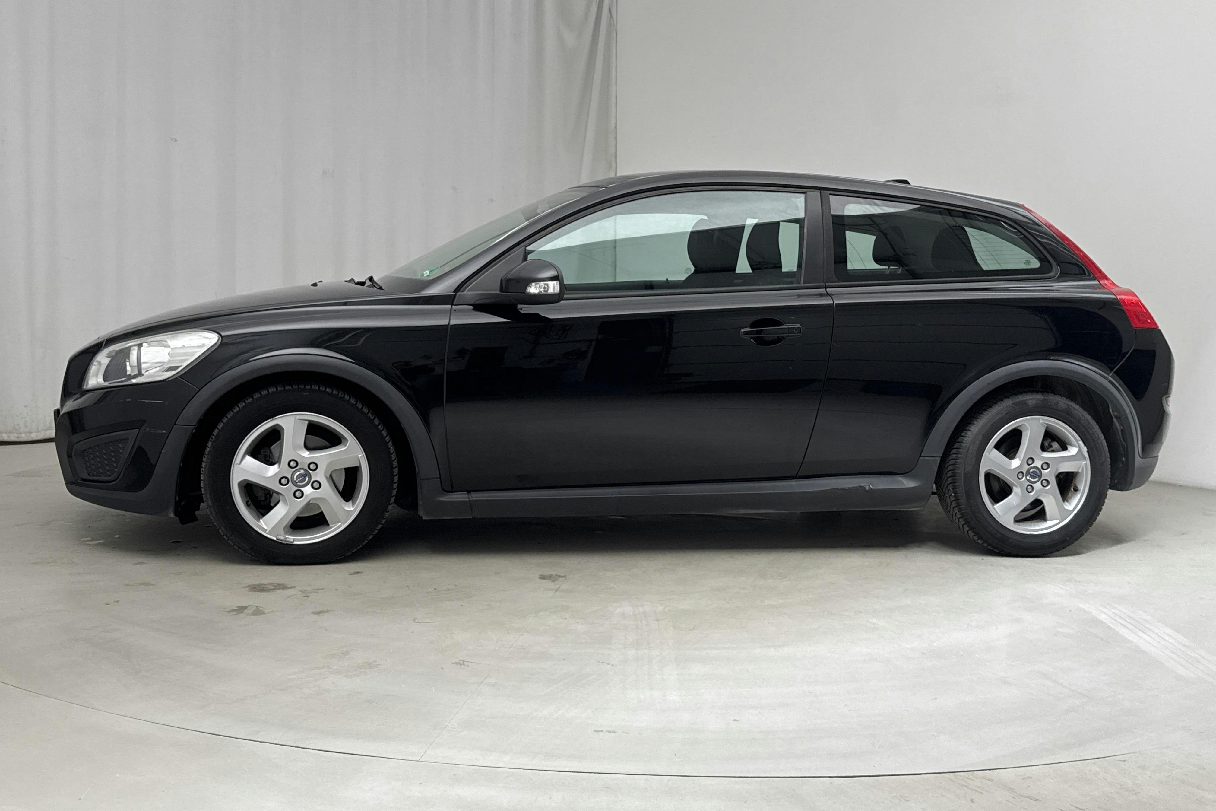 Volvo C30 D2 (115hk) - 206 180 km - Käsitsi - must - 2013
