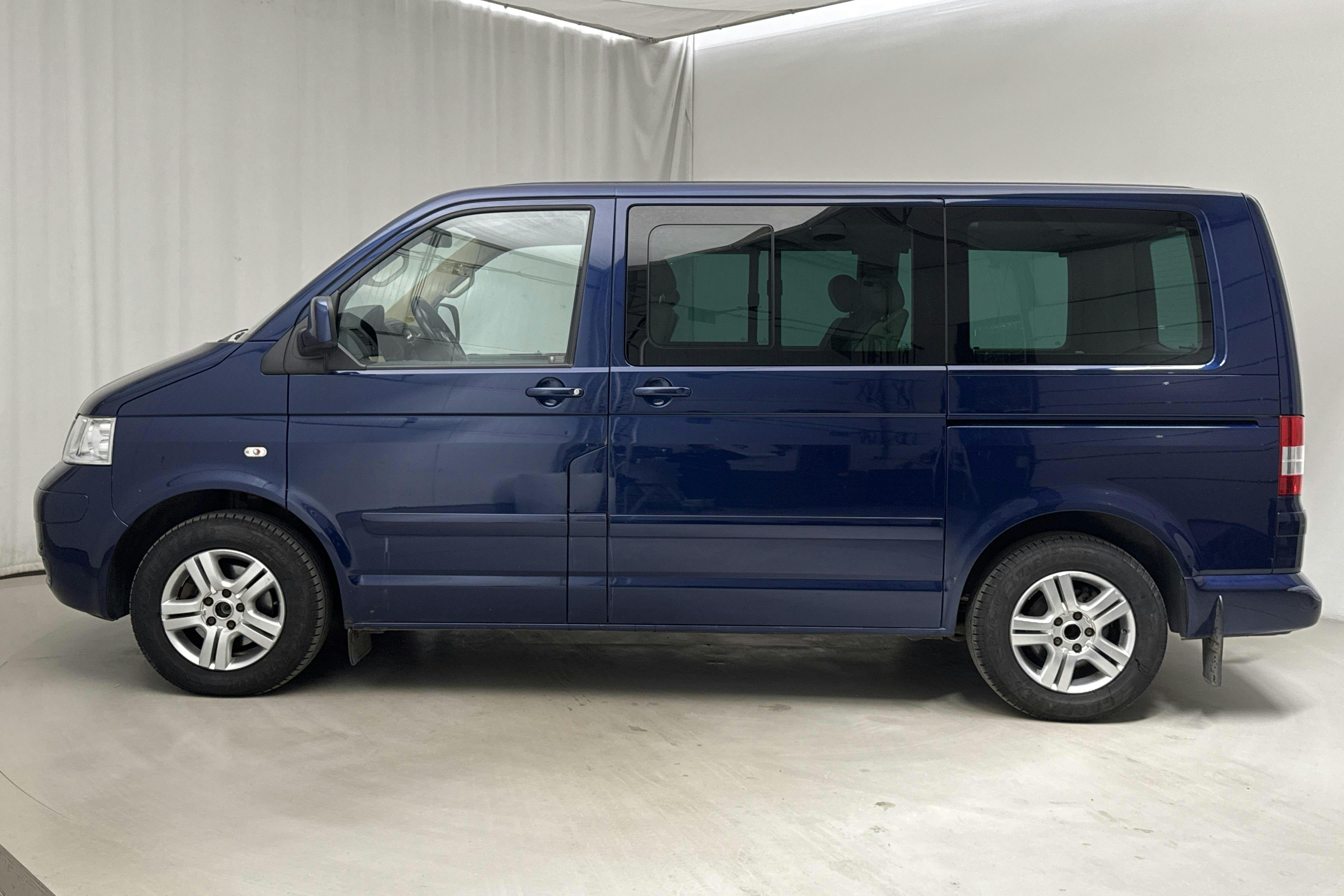 VW Multivan T5 2.5 TDI (174hk) - 18 520 mil - Automat - Dark Blue - 2009