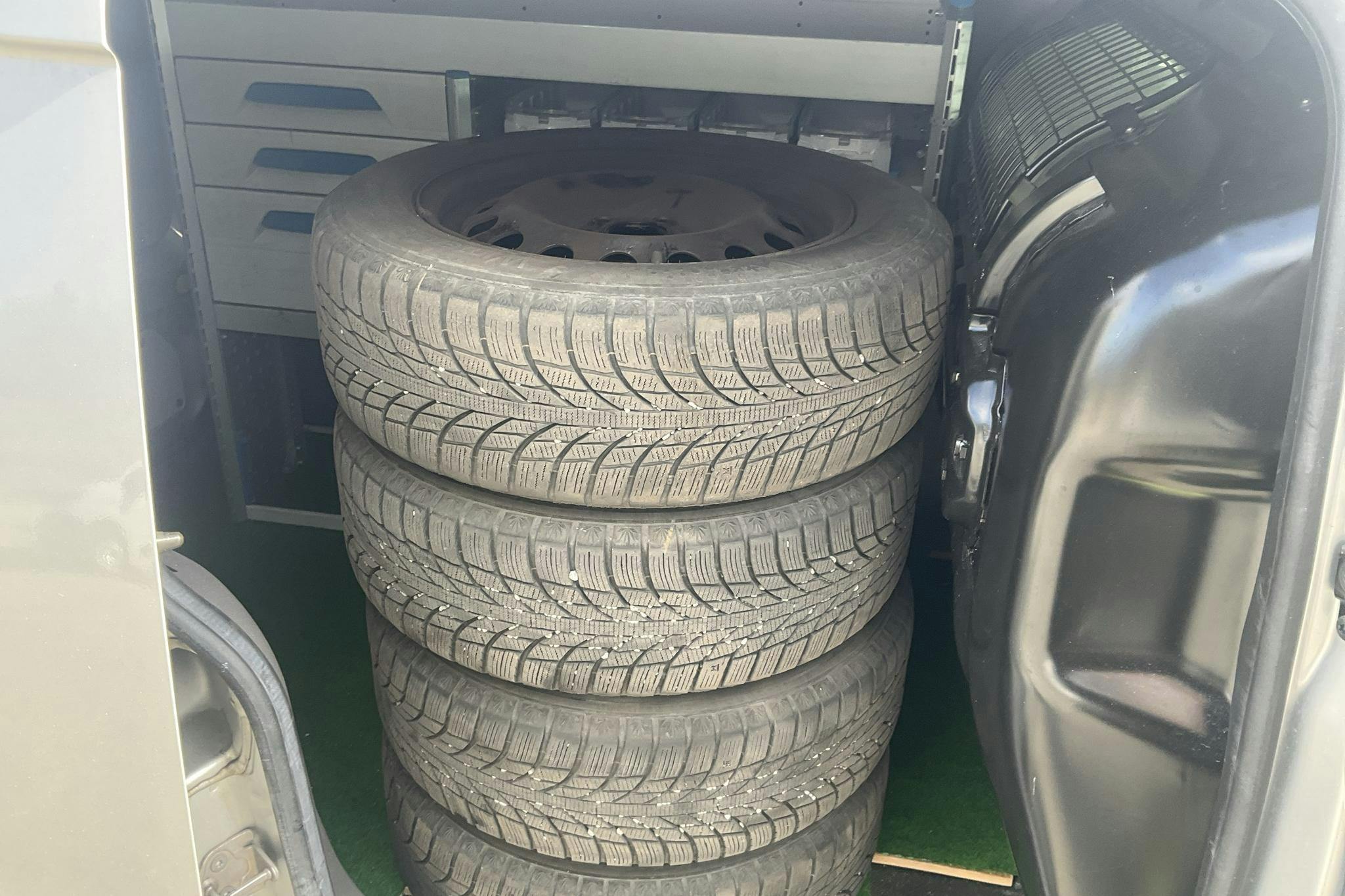 Ford Transit Connect 1.5 EcoBlue (100hk) - 57 170 km - Automatic - gray - 2021