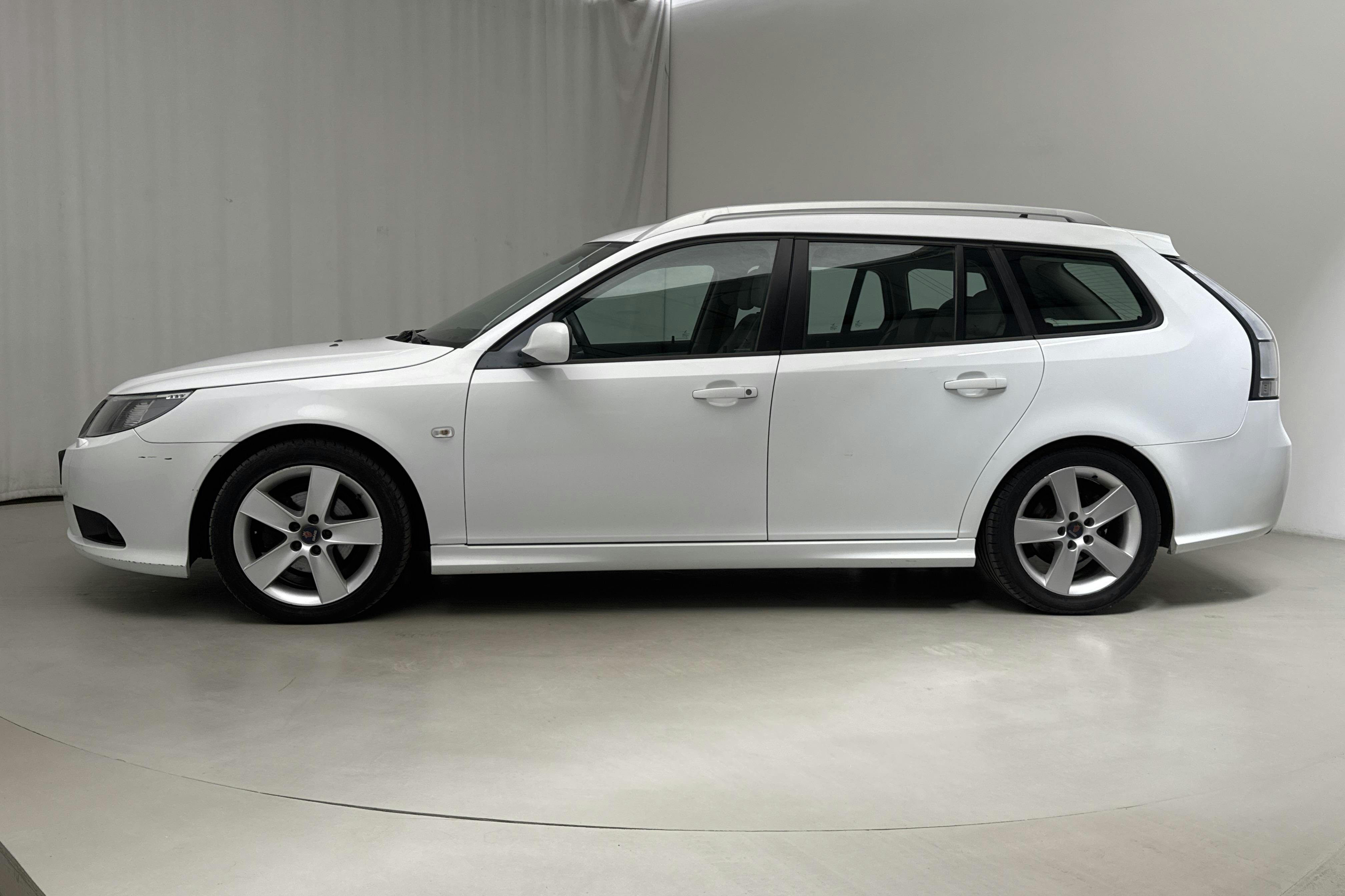 Saab 9-3 1.8t BioPower SportCombi (150hk) - 17 503 mil - Automat - vit - 2010