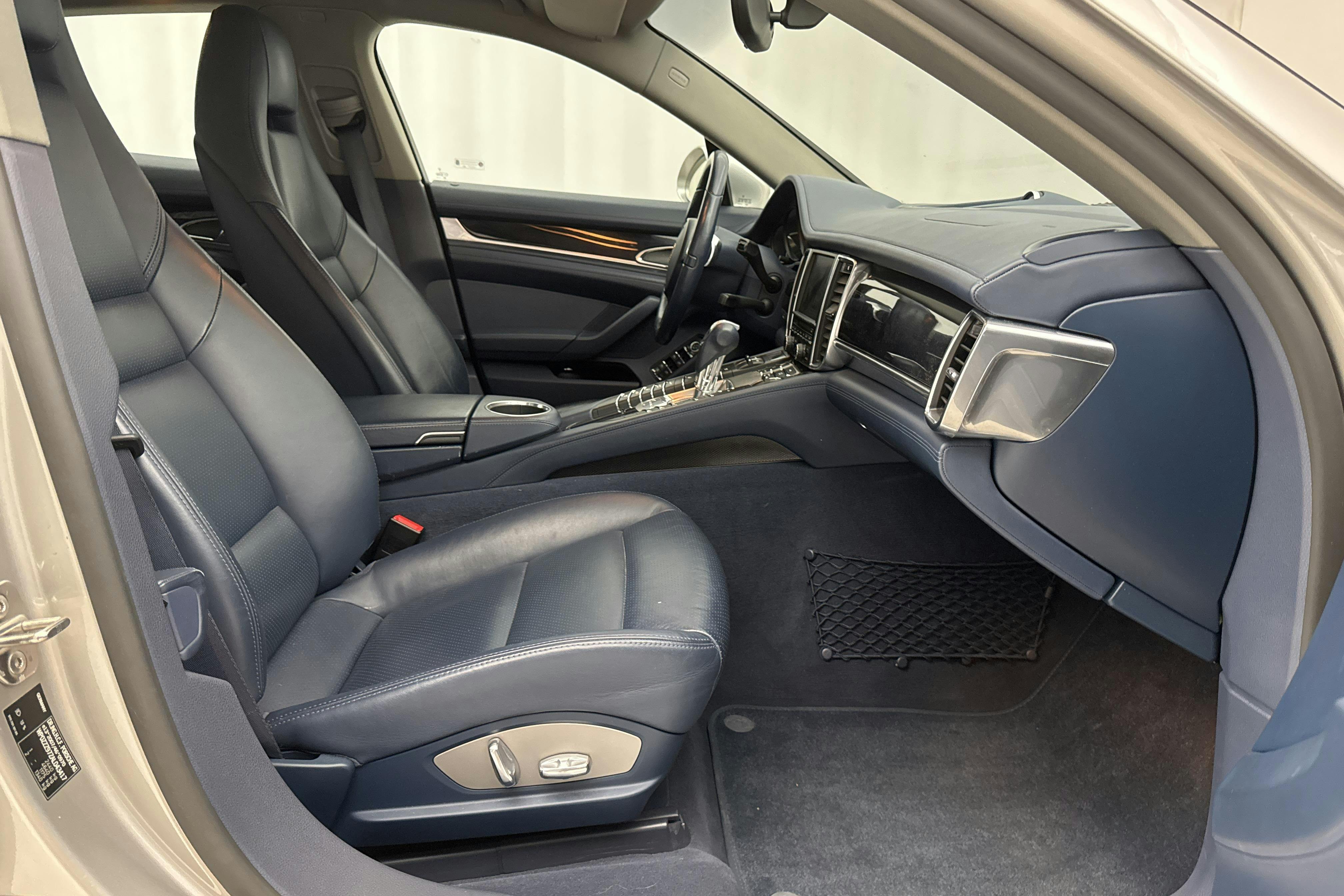 Porsche Panamera 4S (400hk) - 100 900 km - Automatic - silver - 2010