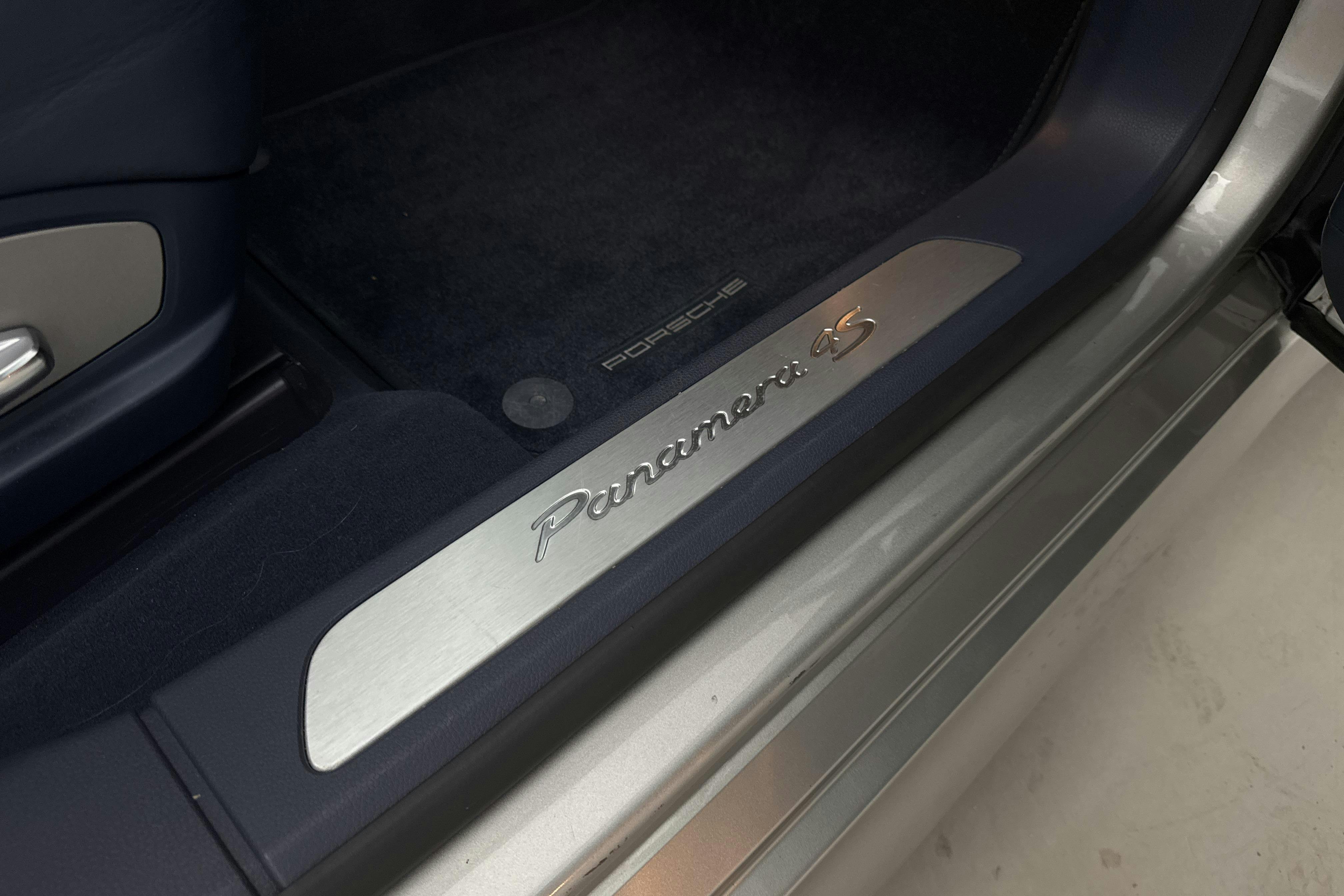 Porsche Panamera 4S (400hk) - 100 900 km - Automatic - silver - 2010