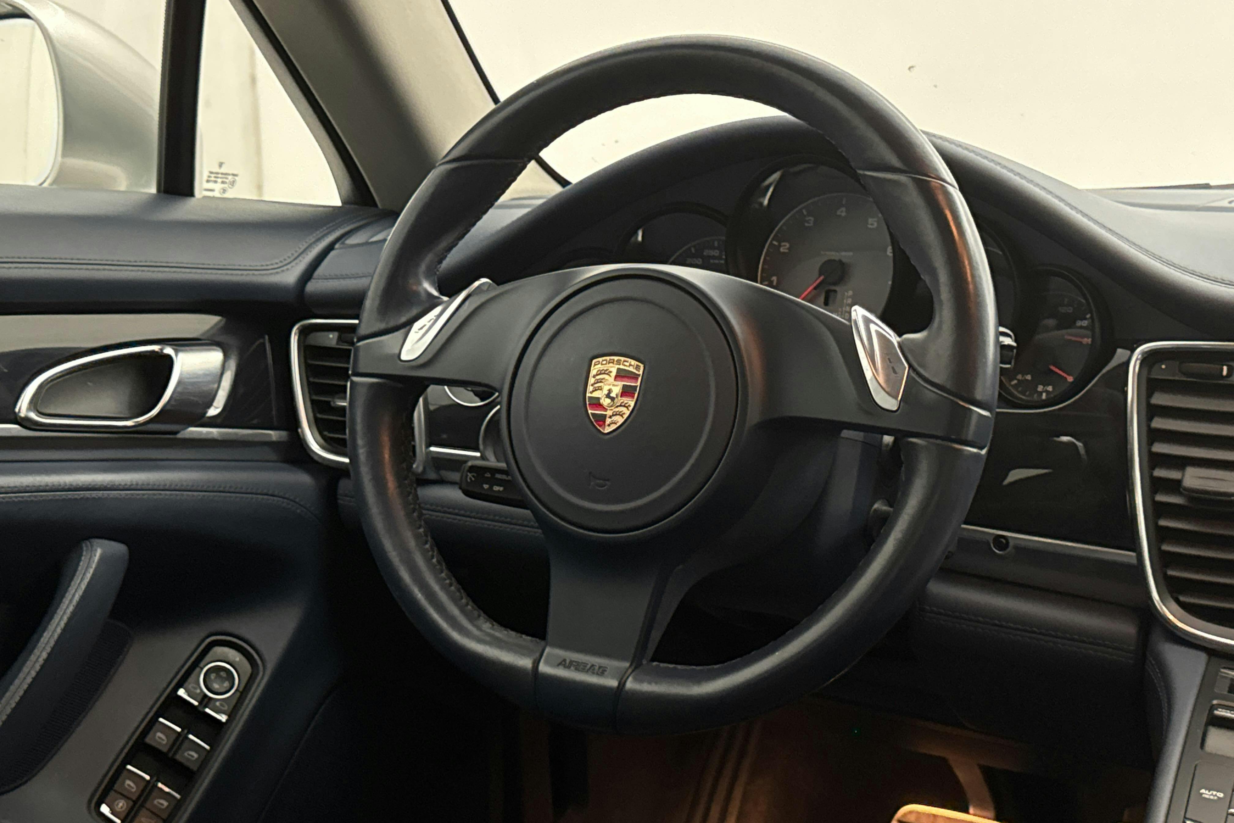 Porsche Panamera 4S (400hk) - 100 900 km - Automatic - silver - 2010
