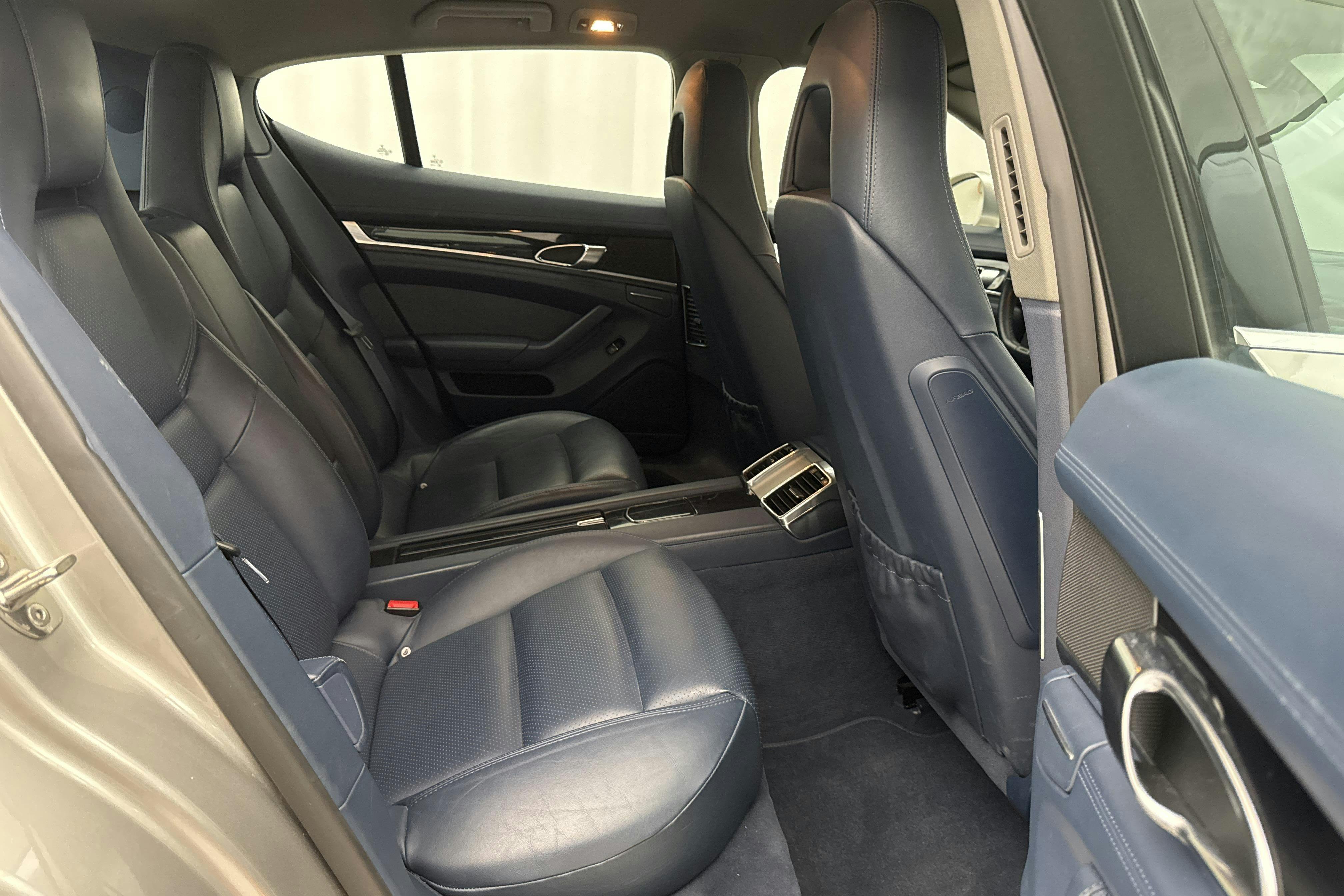 Porsche Panamera 4S (400hk) - 100 900 km - Automatic - silver - 2010