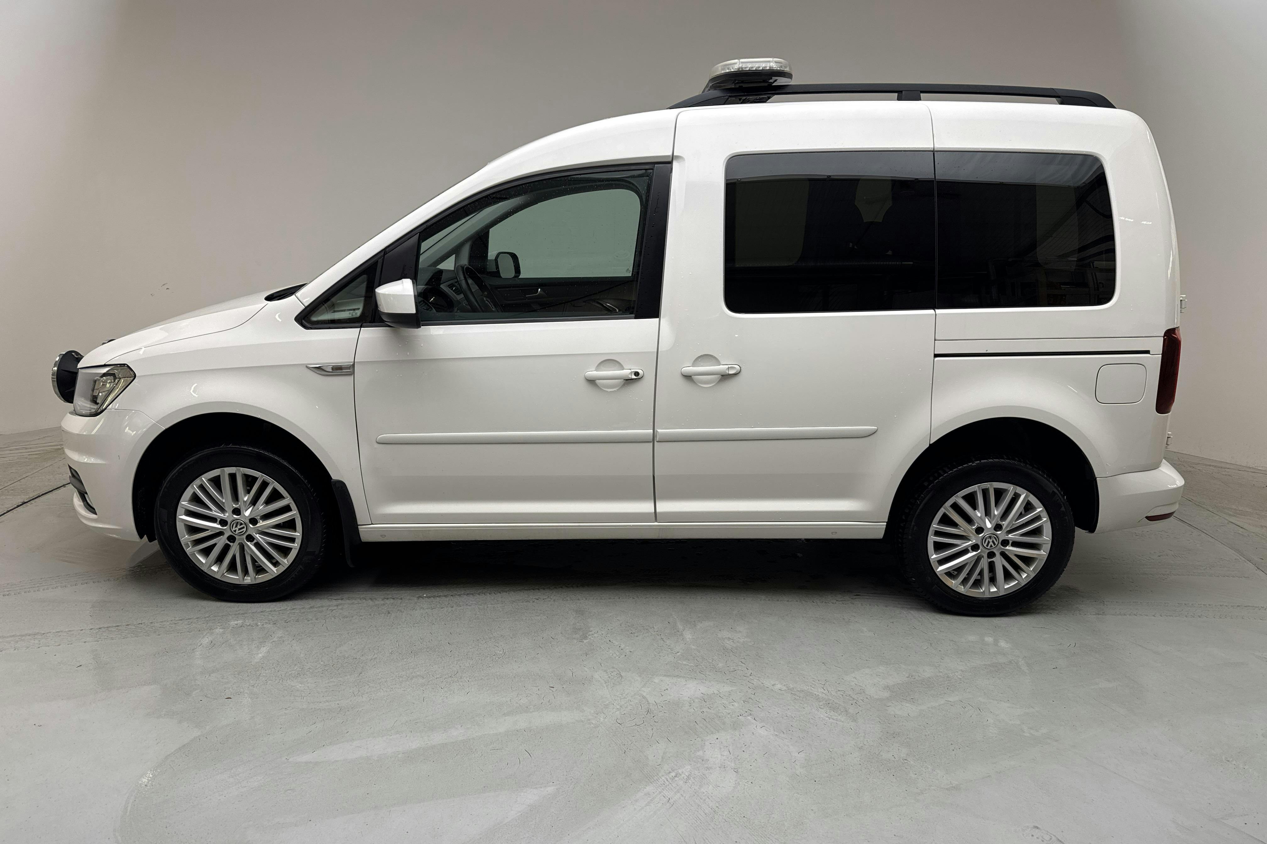 VW Caddy 2.0 TDI 4MOTION (150hk) - 14 444 mil - Automat - vit - 2016