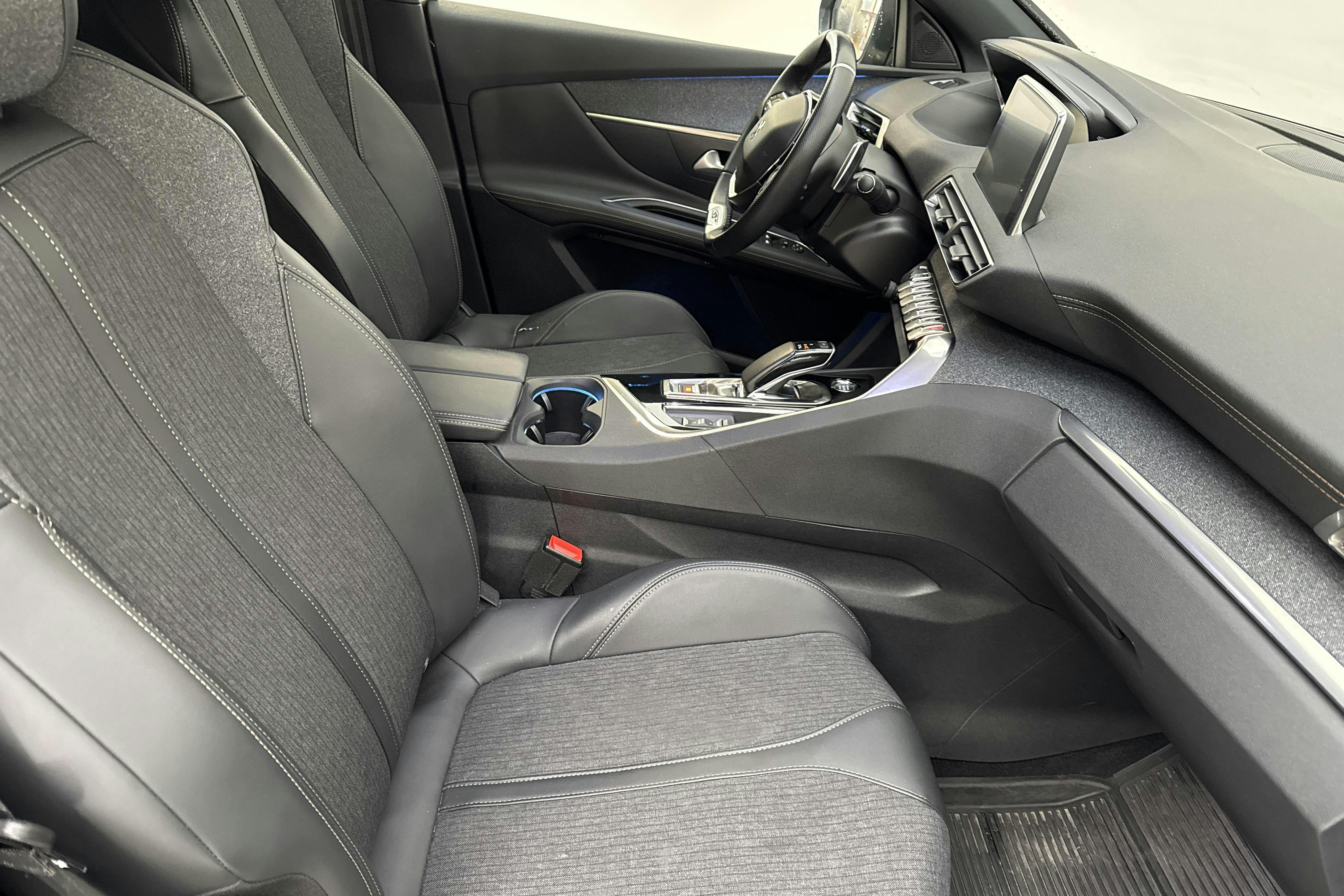 Peugeot 3008 1.6 Plug-in Hybrid (225hk) - 83 520 km - Automaatne - hall - 2020
