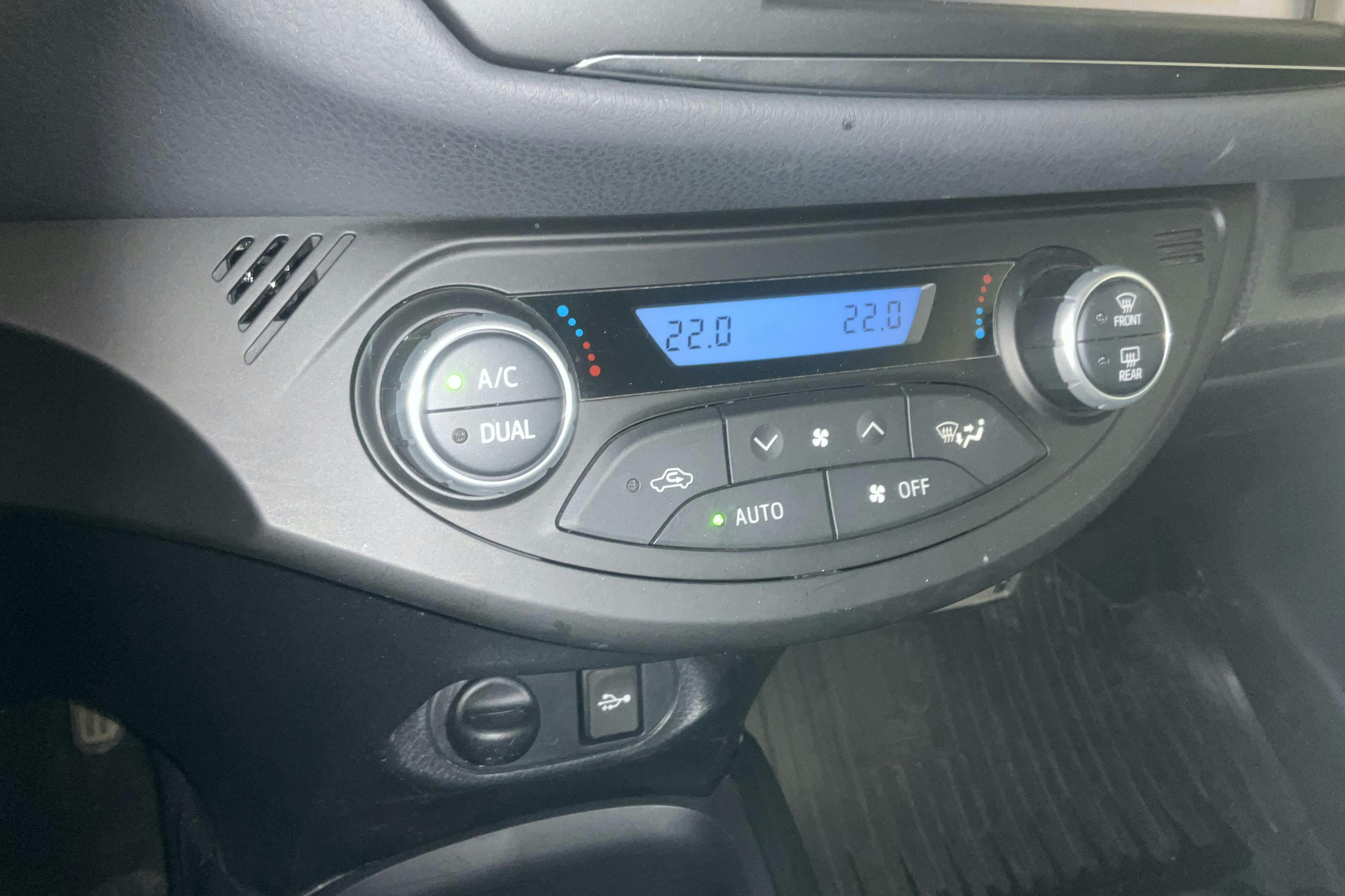Toyota Yaris 1.5 Hybrid 5dr (101hk) - 8 640 mil - Automat - Dark Grey - 2017