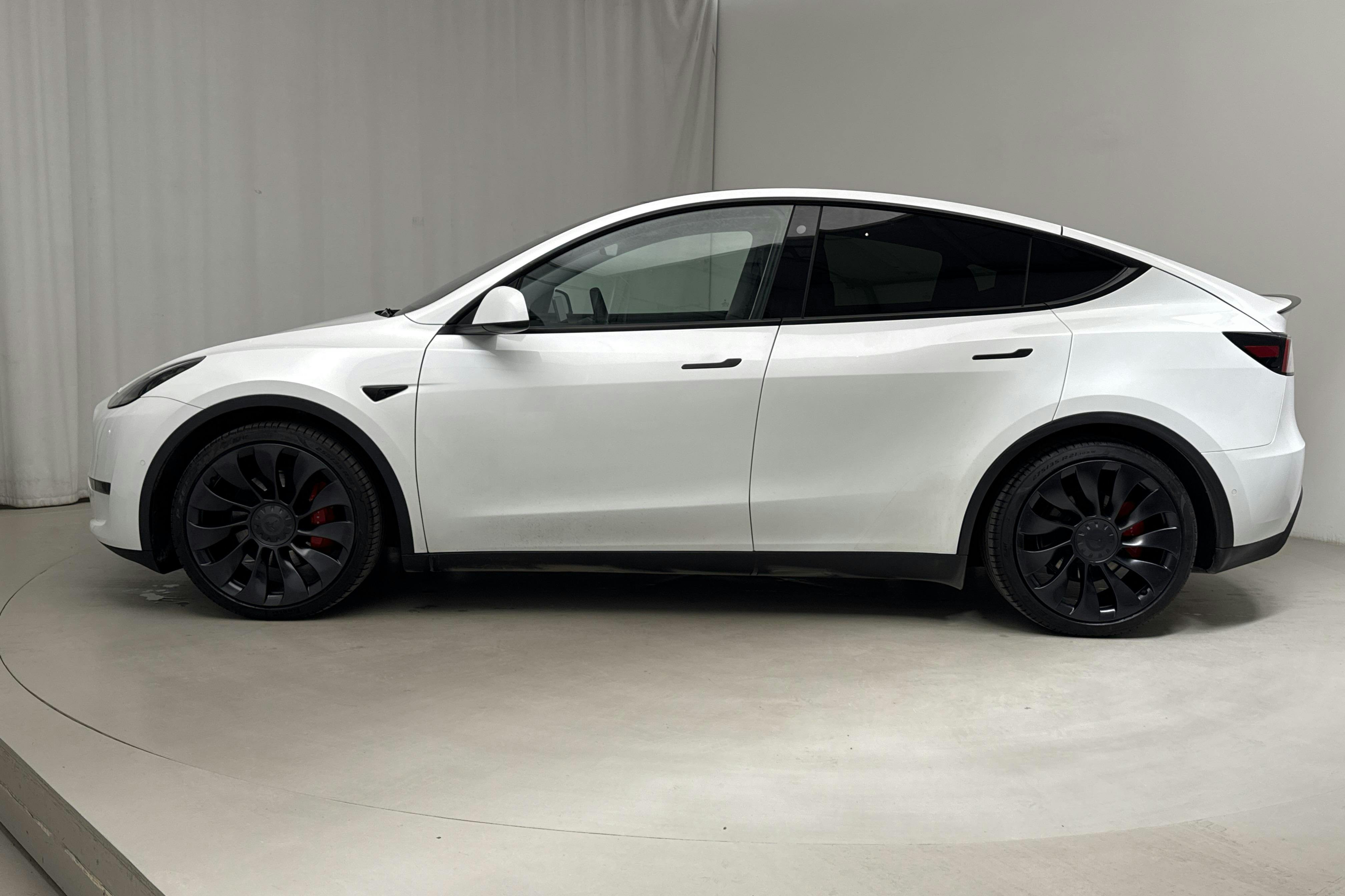 Tesla Model Y Performance Dual Motor AWD - 26 490 km - Automatic - white - 2022