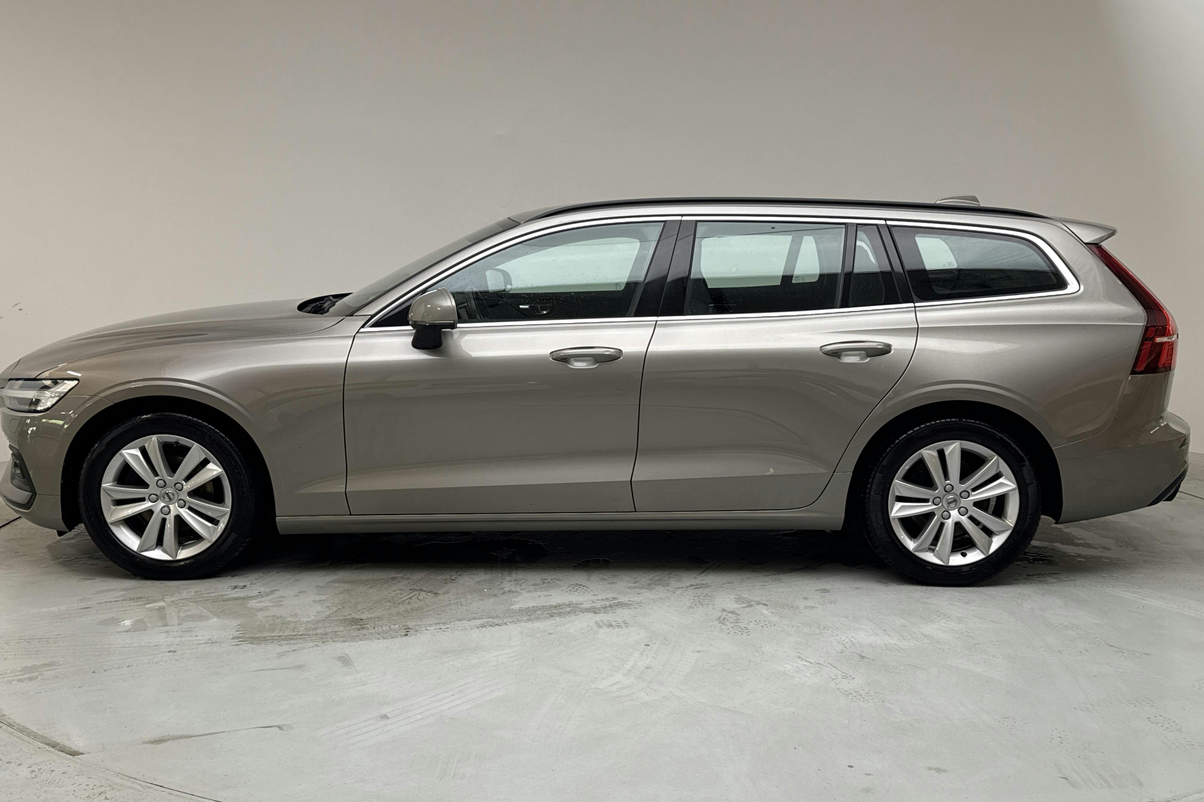 Volvo V60 B4 Mildhybrid, Bensin (197hk) - 11 774 mil - Automat - grå - 2022