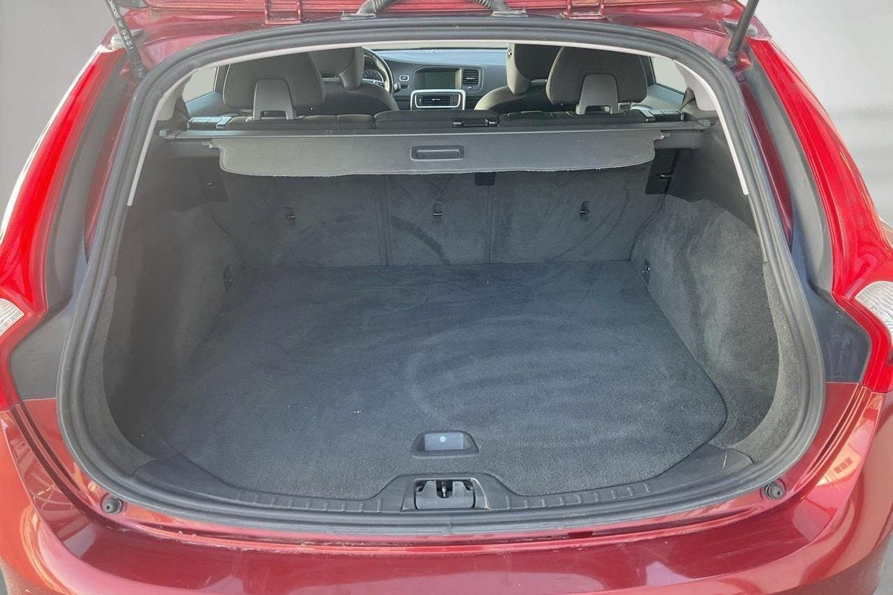 VOLVO V60 D3 (163hk) - 178 010 km - Manual - red - 2012