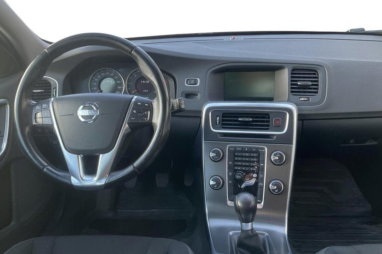 VOLVO V60 D3 (163hk) - 178 010 km - Manual - red - 2012