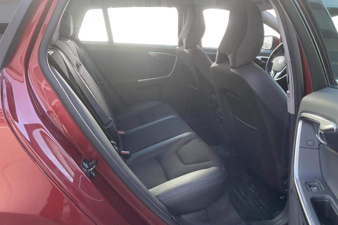 VOLVO V60 D3 (163hk) - 178 010 km - Manual - red - 2012