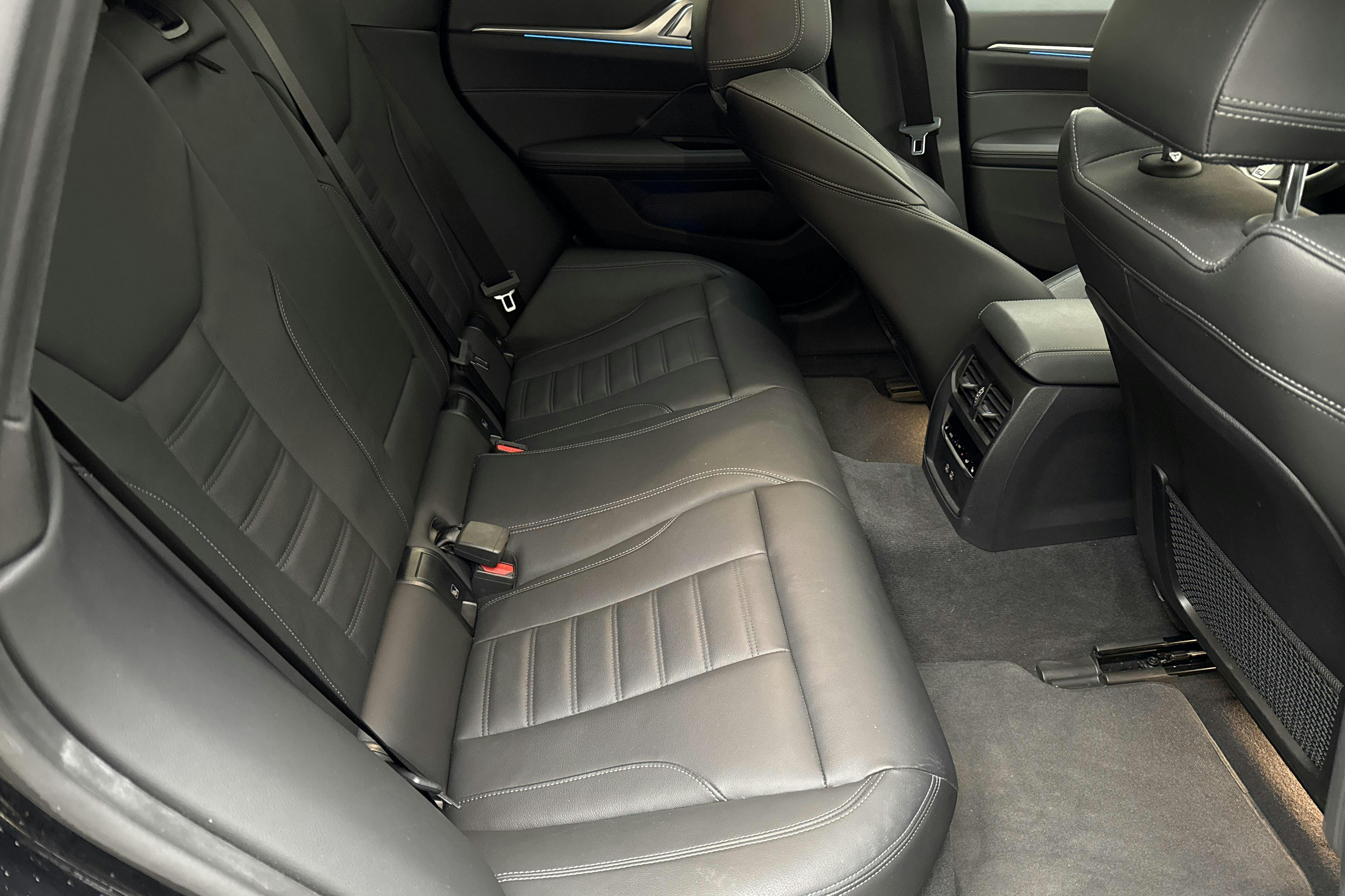BMW i4 eDrive40, G26 (330hk) - 71 230 km - Automatic - black - 2022