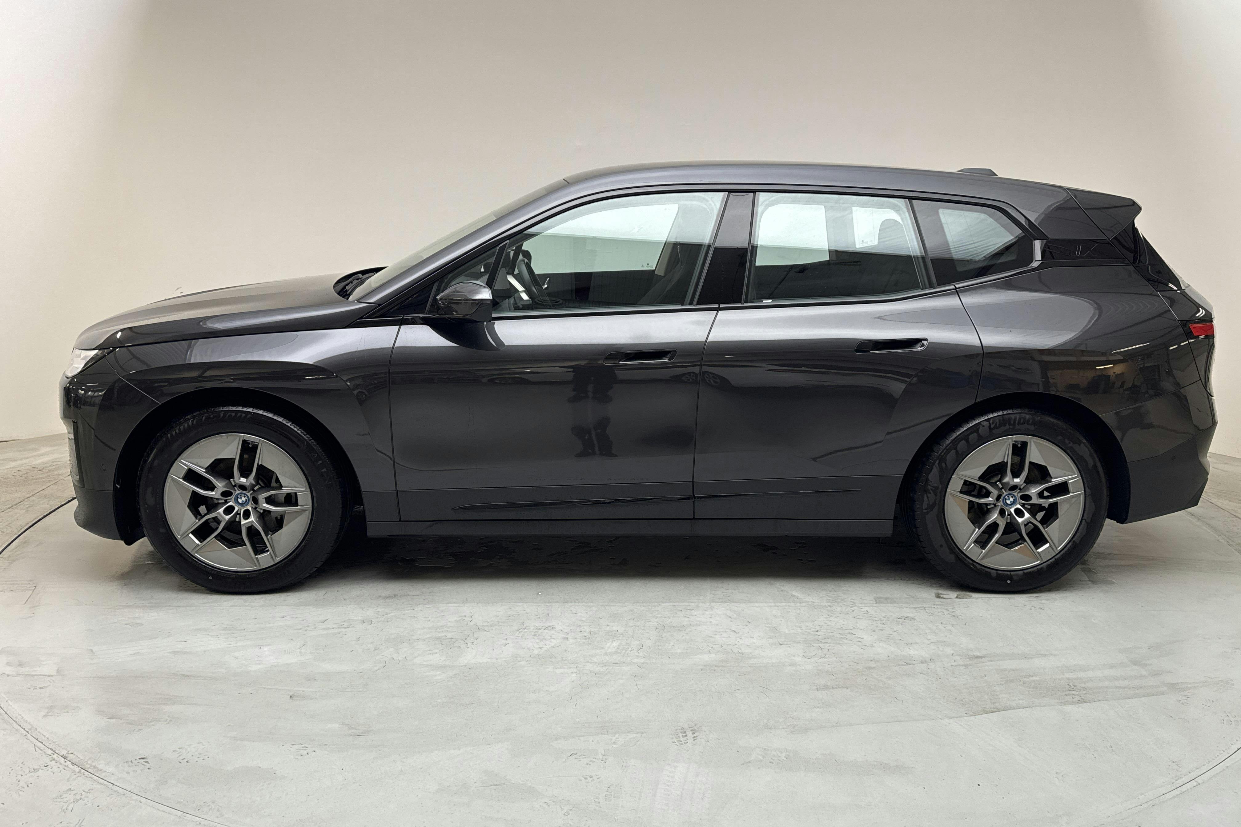 BMW iX xDrive40, I20 (310hk) - 50 280 km - Automatic - gray - 2022