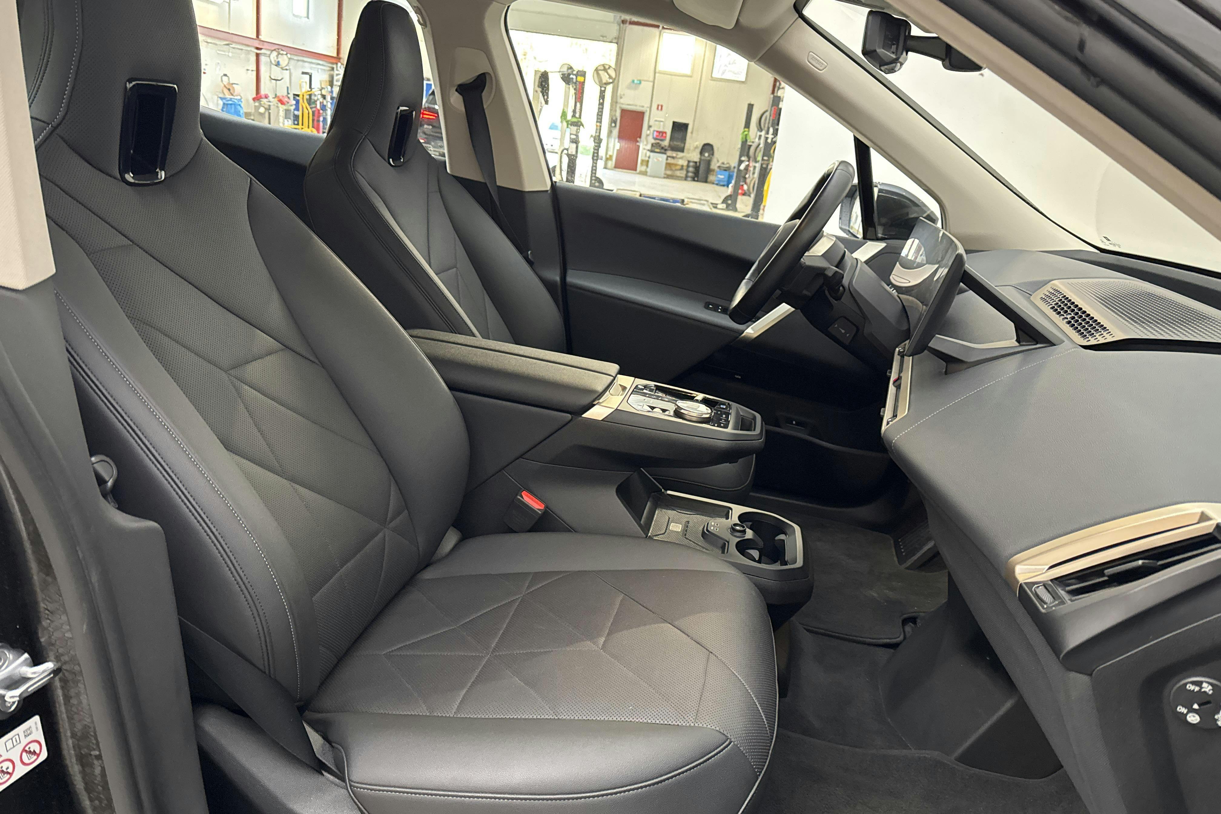 BMW iX xDrive40, I20 (310hk) - 50 280 km - Automatic - gray - 2022