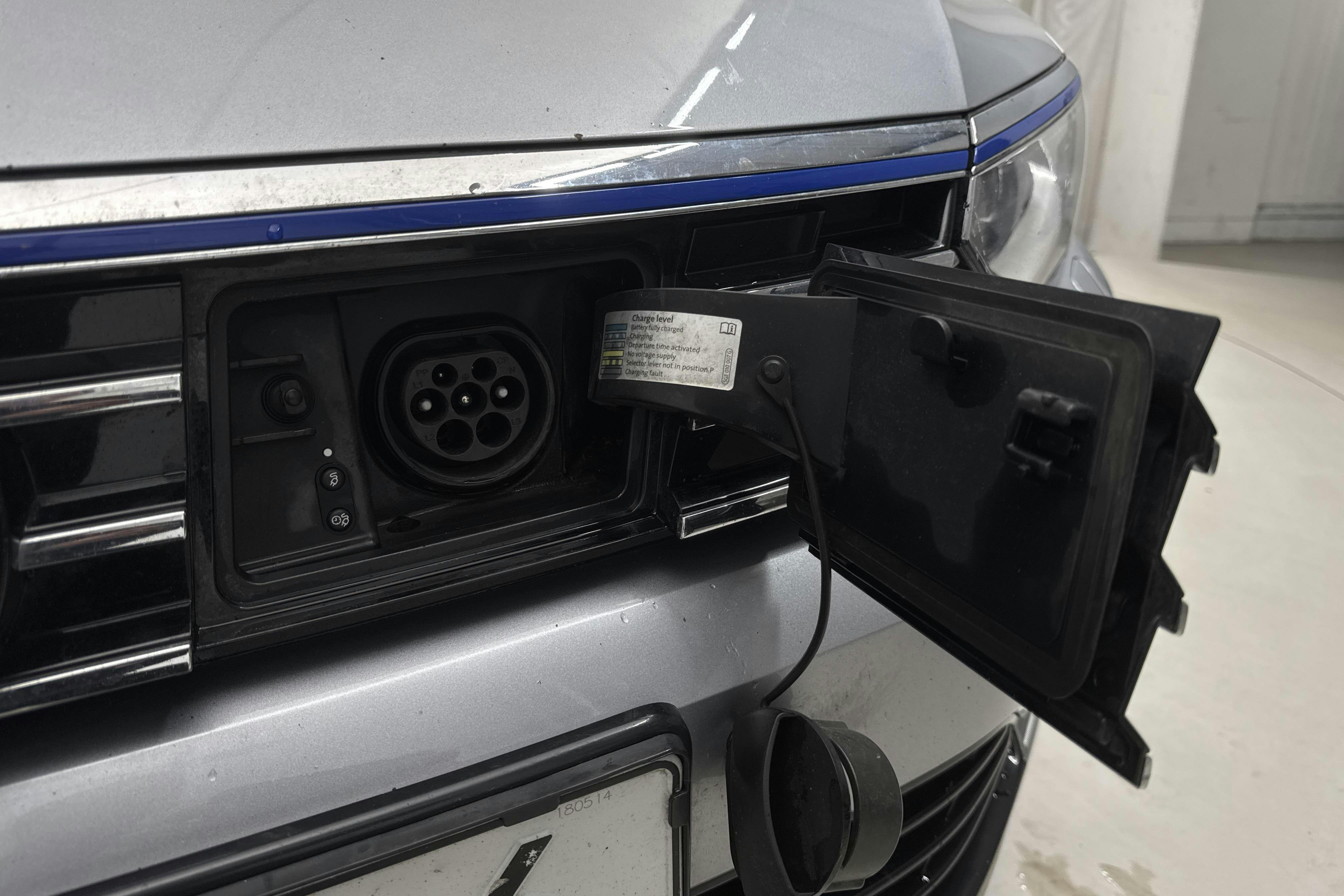 VW Passat 1.4 Plug-in-Hybrid Sportscombi (218hk) - 200 170 km - Automatic - silver - 2018