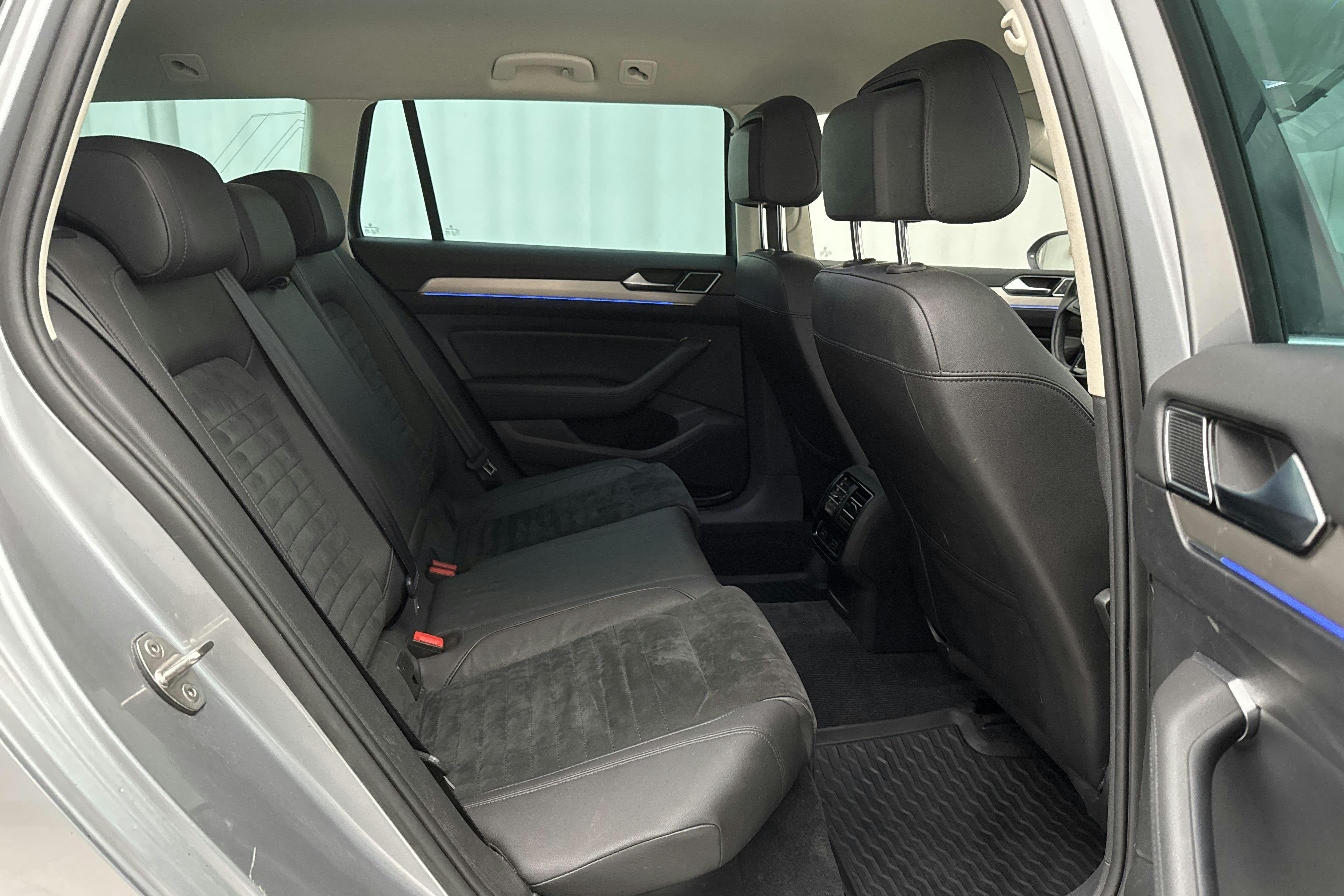 VW Passat 1.4 Plug-in-Hybrid Sportscombi (218hk) - 200 170 km - Automatic - silver - 2018