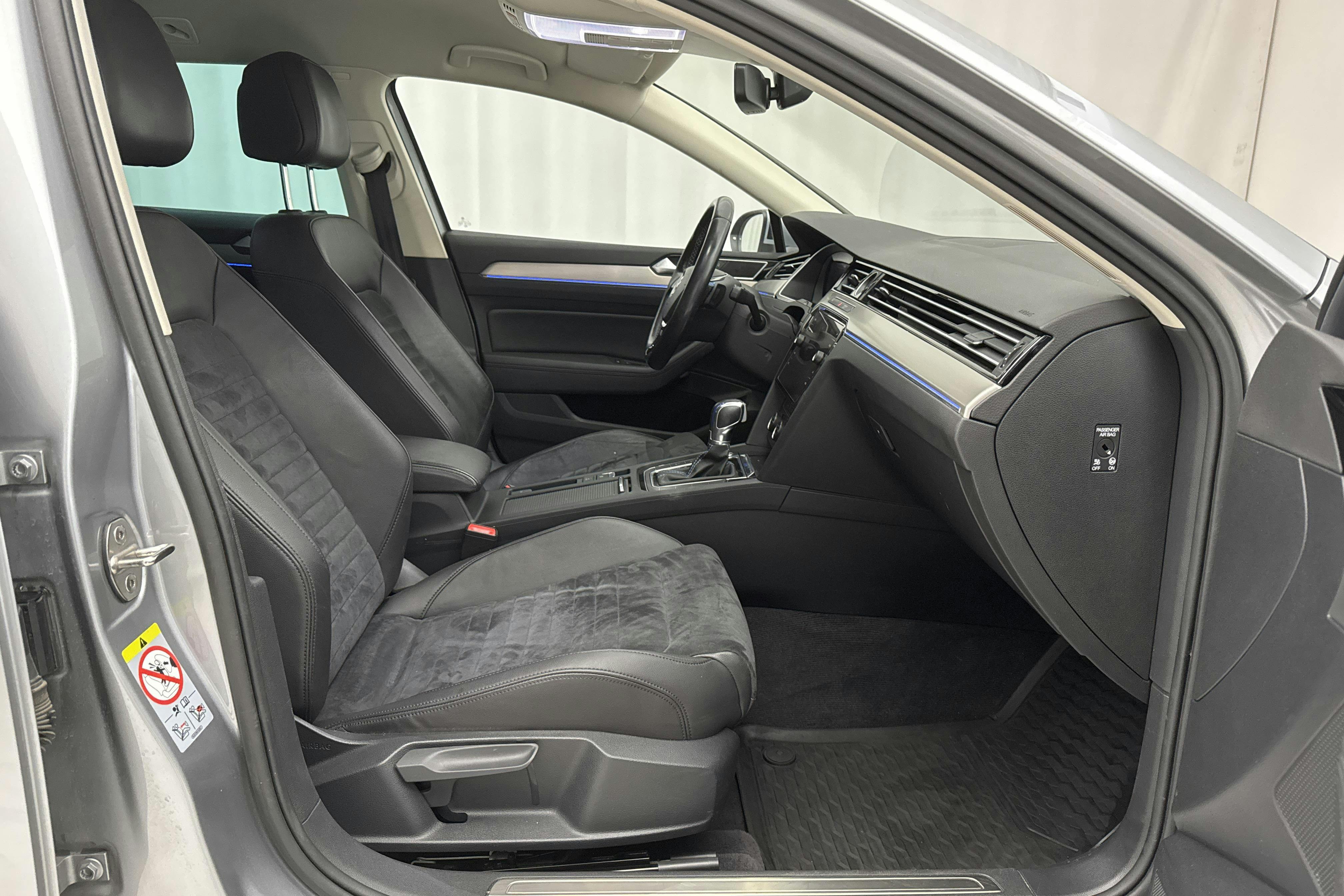 VW Passat 1.4 Plug-in-Hybrid Sportscombi (218hk) - 200 170 km - Automatic - silver - 2018