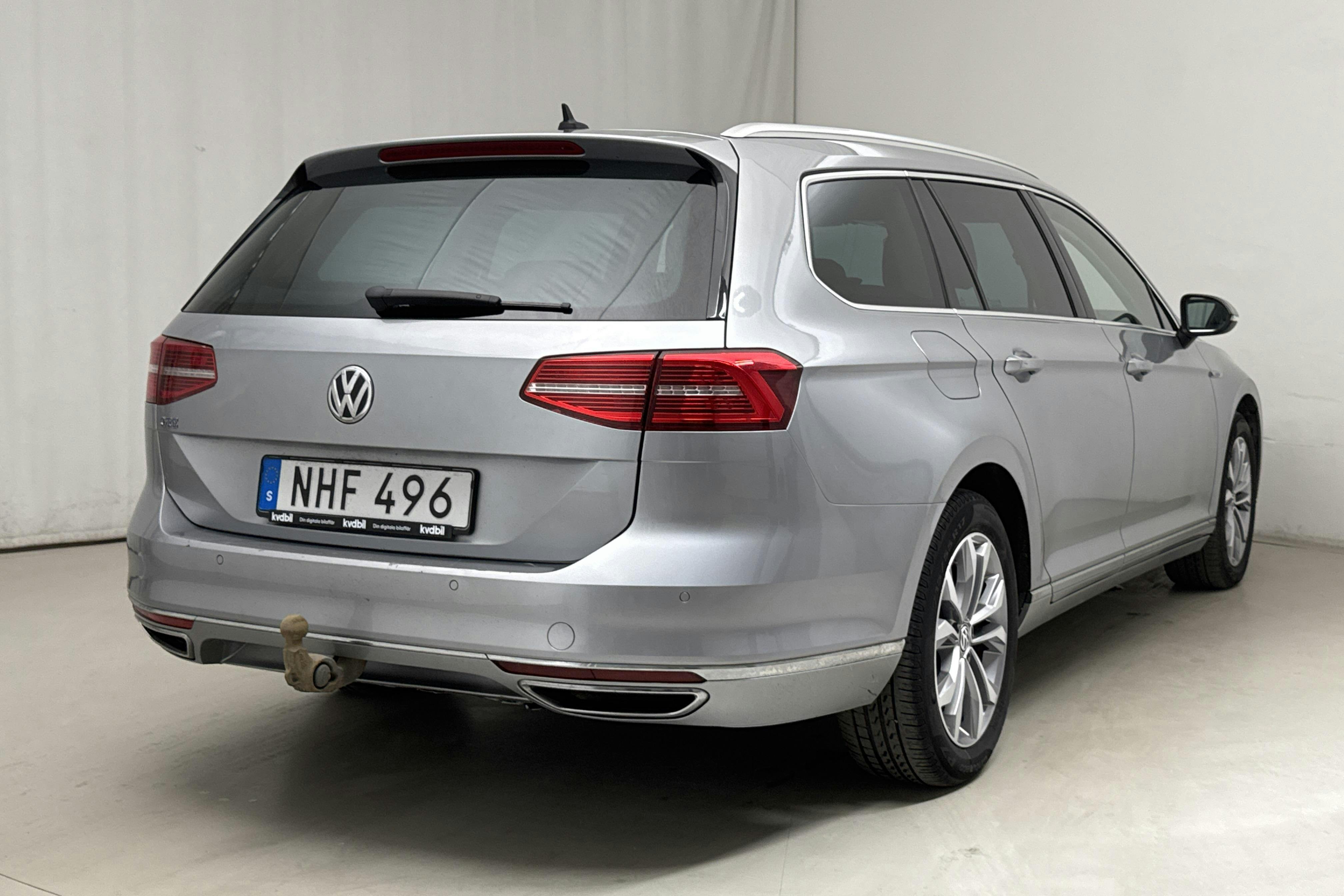VW Passat 1.4 Plug-in-Hybrid Sportscombi (218hk) - 200 170 km - Automatic - silver - 2018