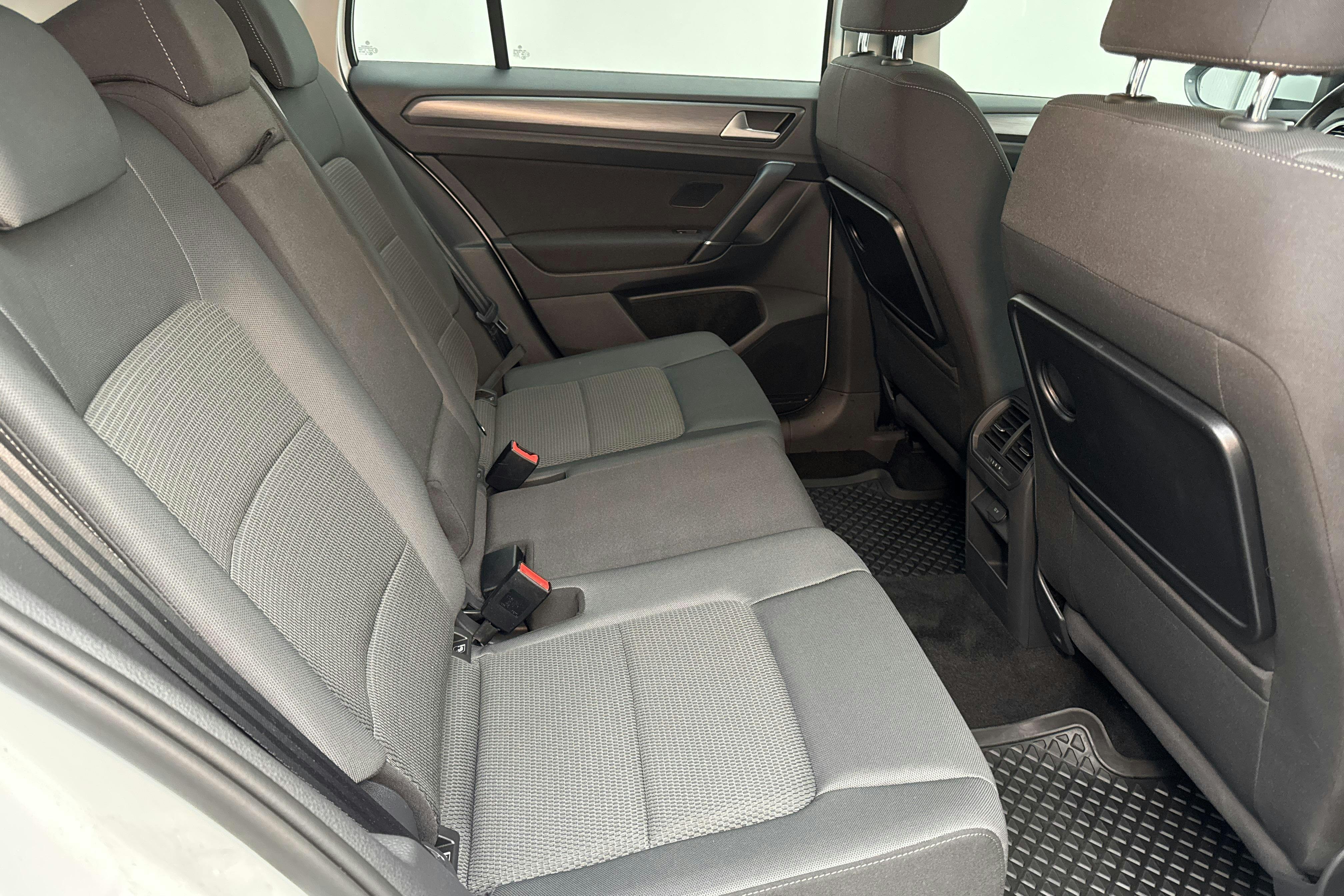 VW Golf VII 1.0 TSI Sportsvan (115hk) - 30 540 km - Manual - white - 2019