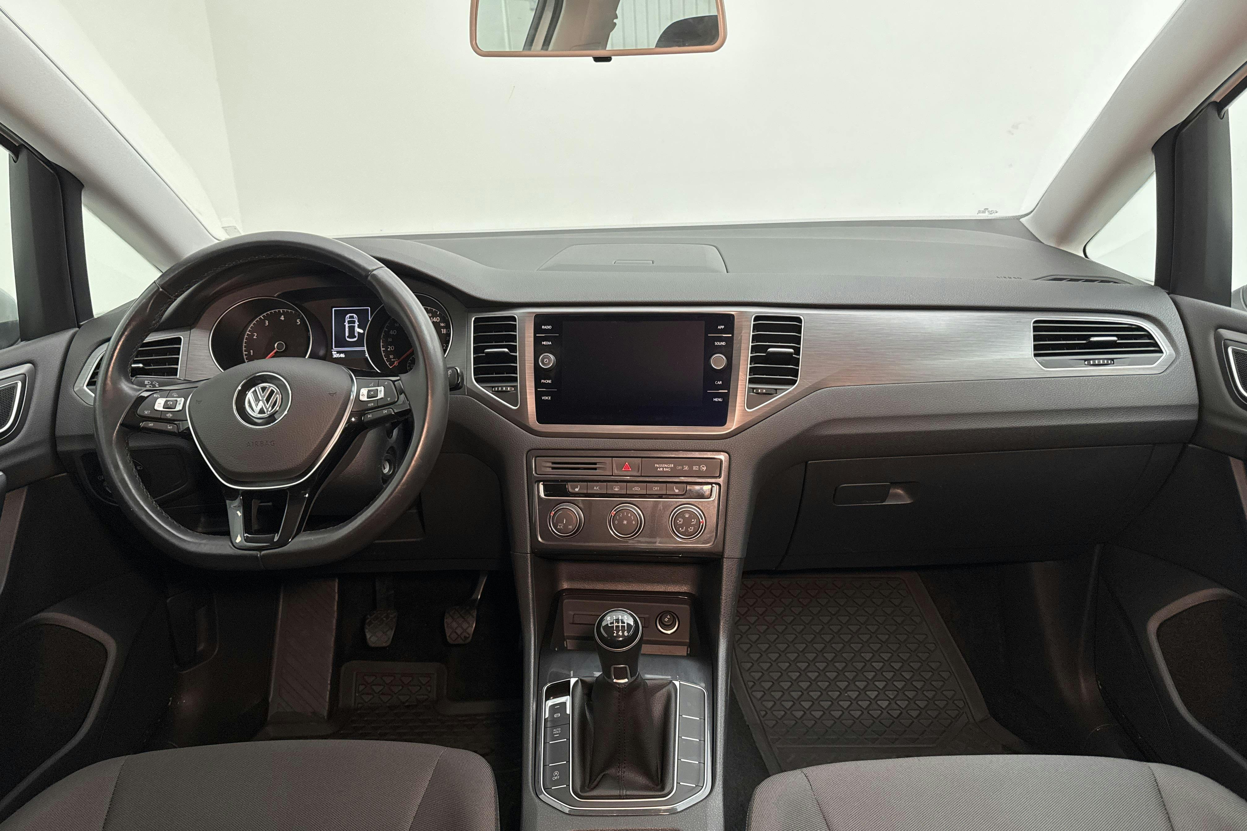 VW Golf VII 1.0 TSI Sportsvan (115hk) - 30 540 km - Manual - white - 2019