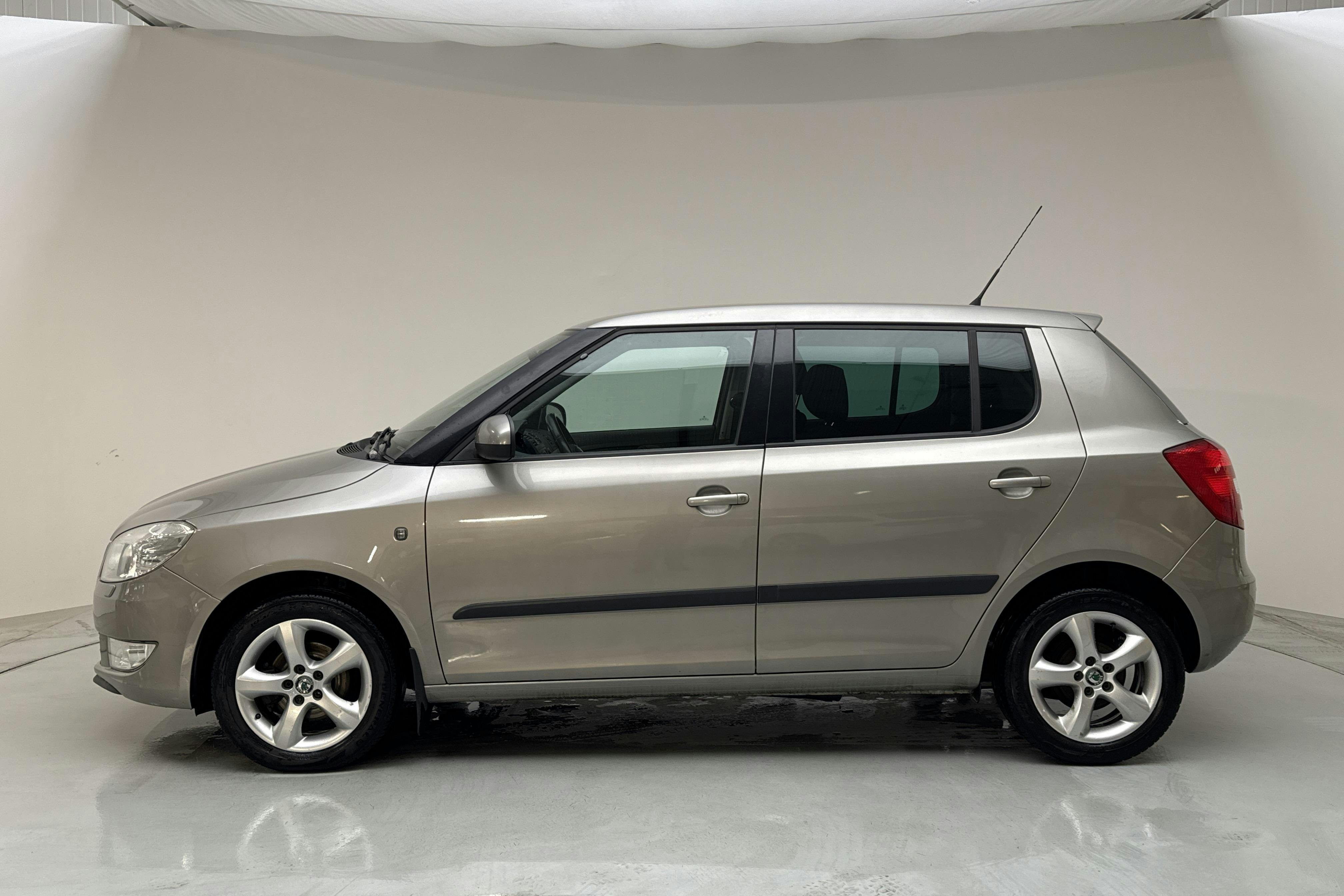 Skoda Fabia 1.2 (70hk) - 125 130 km - Käsitsi - Light Brown - 2011