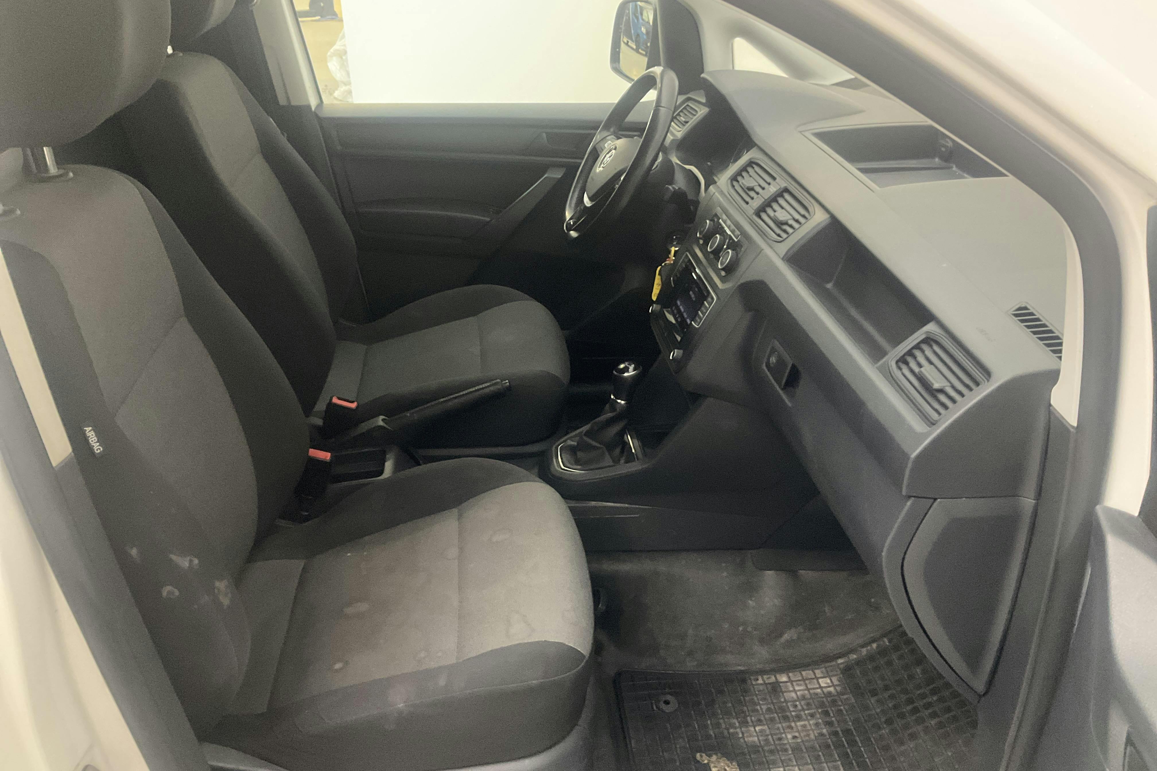 VW Caddy 1.6 TDI Skåp (75hk) - 114 080 km - Manualna - biały - 2016