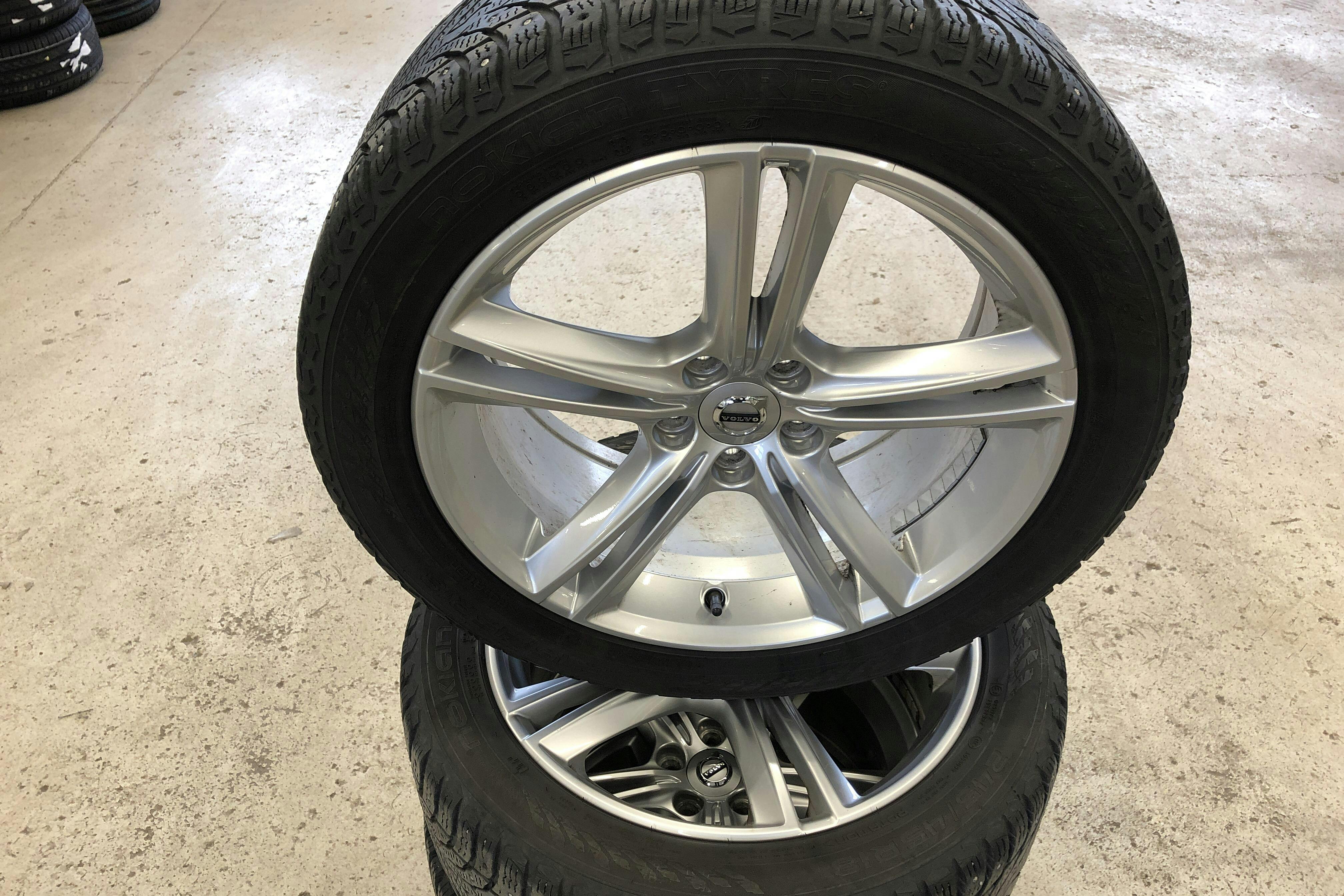 Volvo V90 D4 (190hk) - 14 692 mil - Automat - grå - 2019