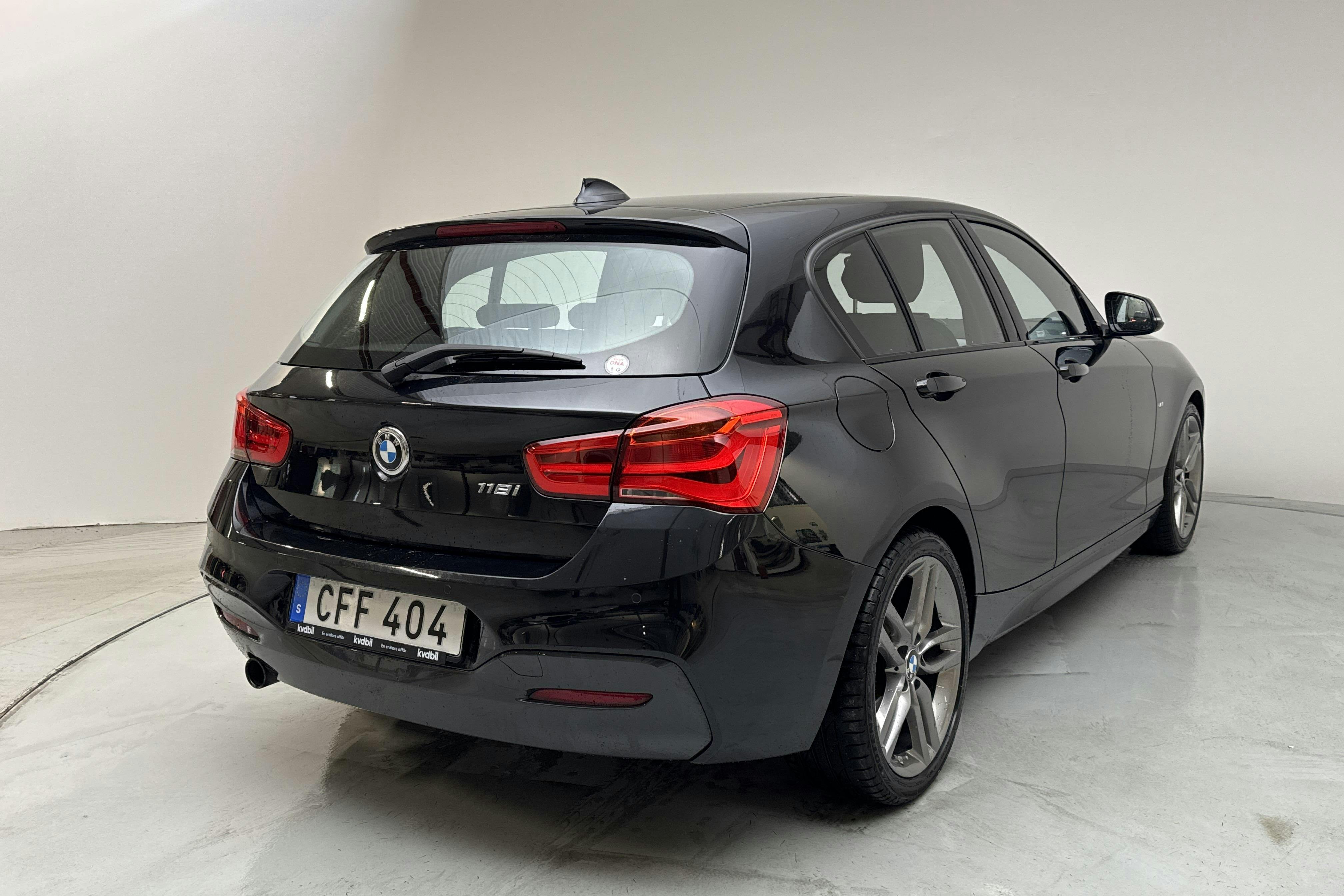BMW 118i 5dr, F20 (136hk) - 46 200 km - Automatyczna - czarny - 2018