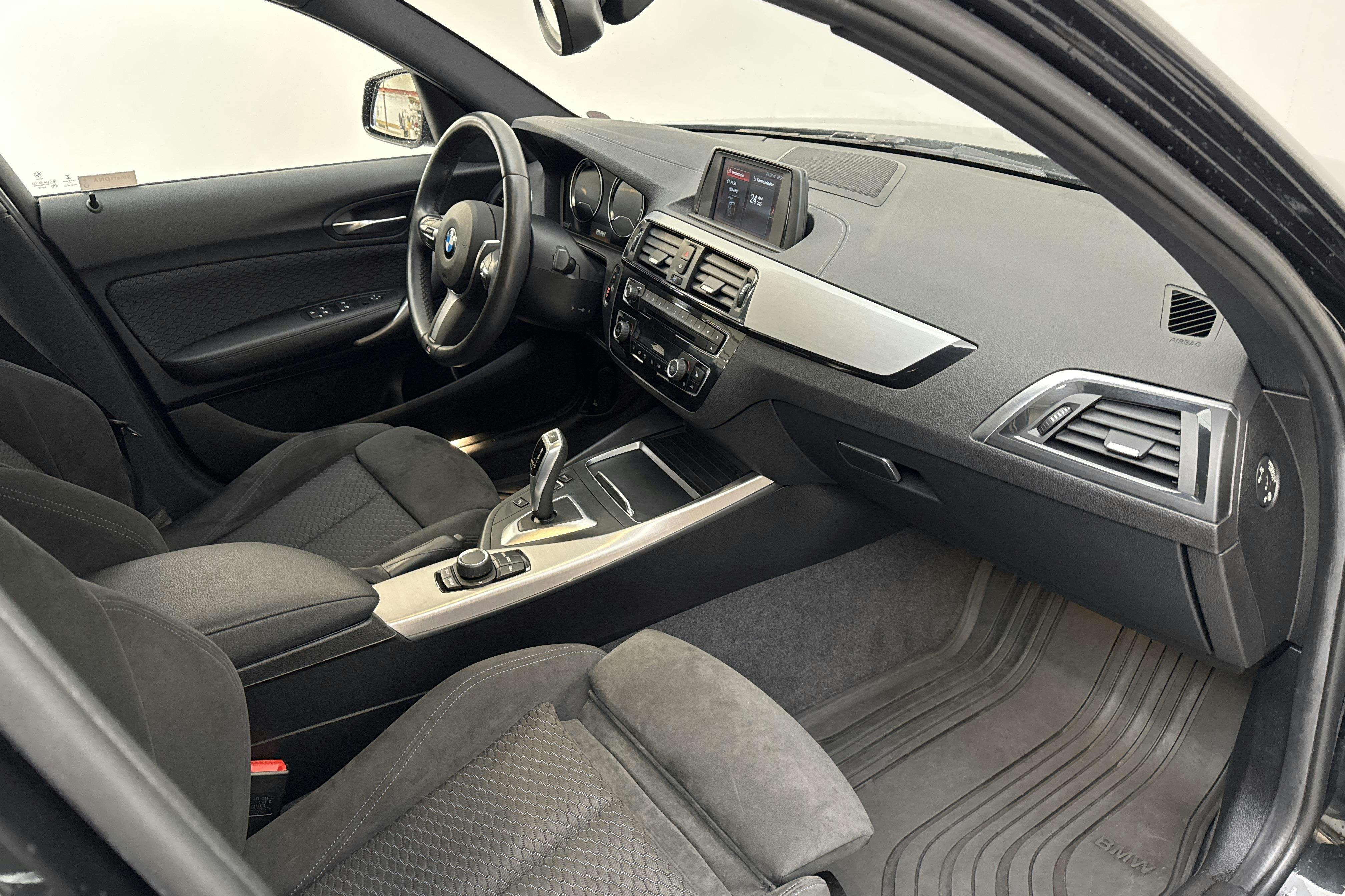 BMW 118i 5dr, F20 (136hk) - 46 200 km - Automatyczna - czarny - 2018