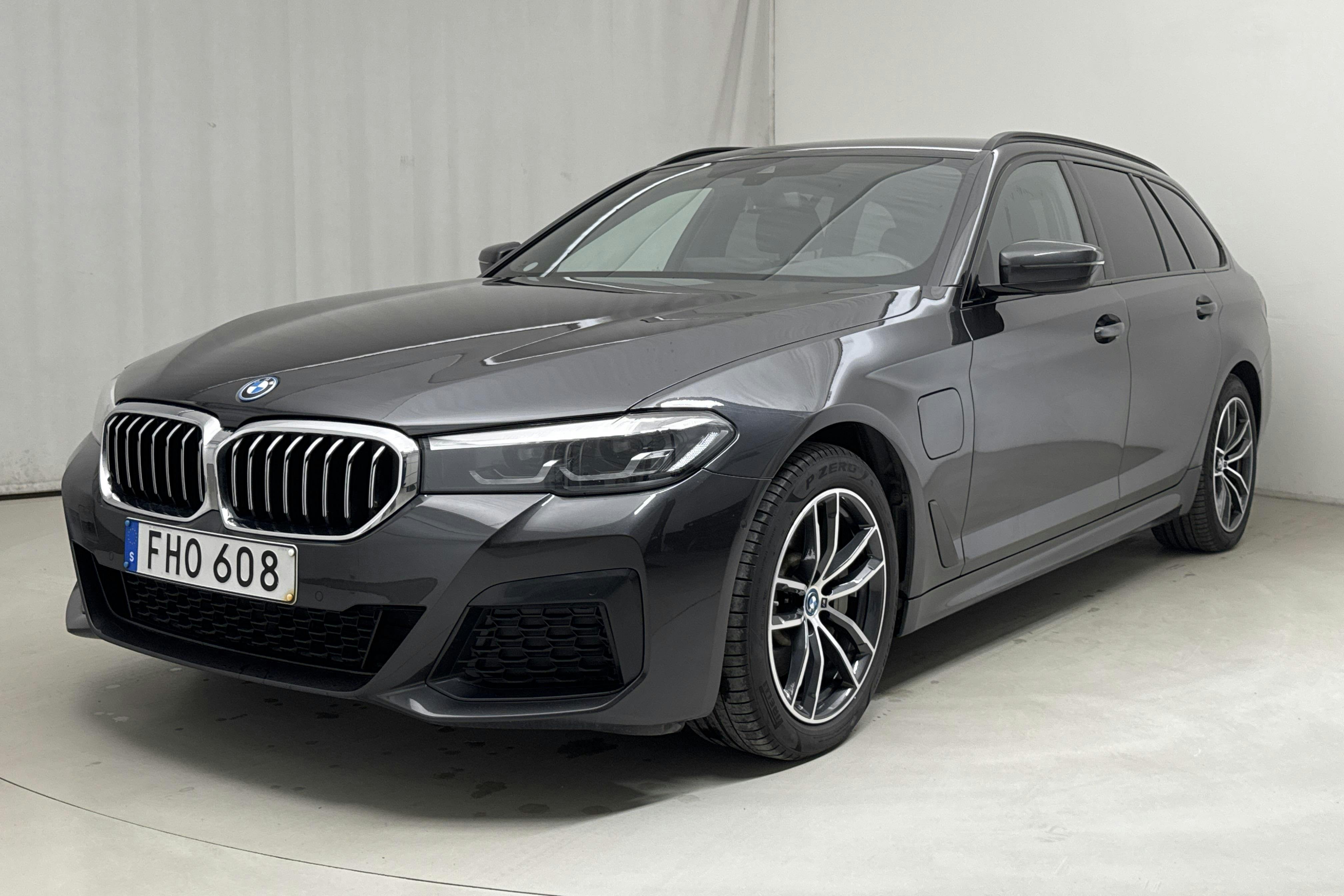 BMW 530e xDrive Touring, G31 12kWh LCI (292hk) - 68 660 km - Automatic - gray - 2022
