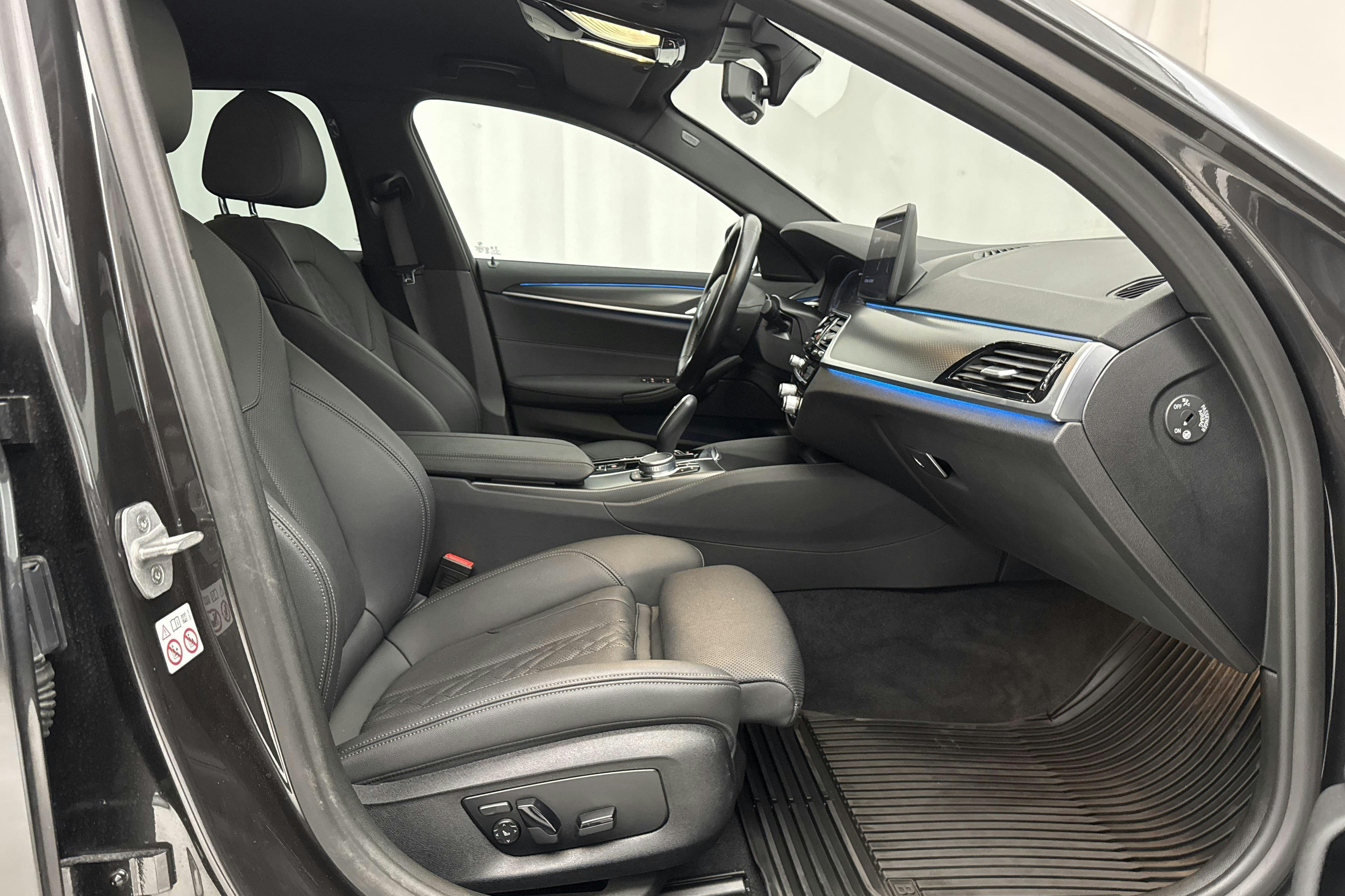 BMW 530e xDrive Touring, G31 12kWh LCI (292hk) - 68 660 km - Automatic - gray - 2022