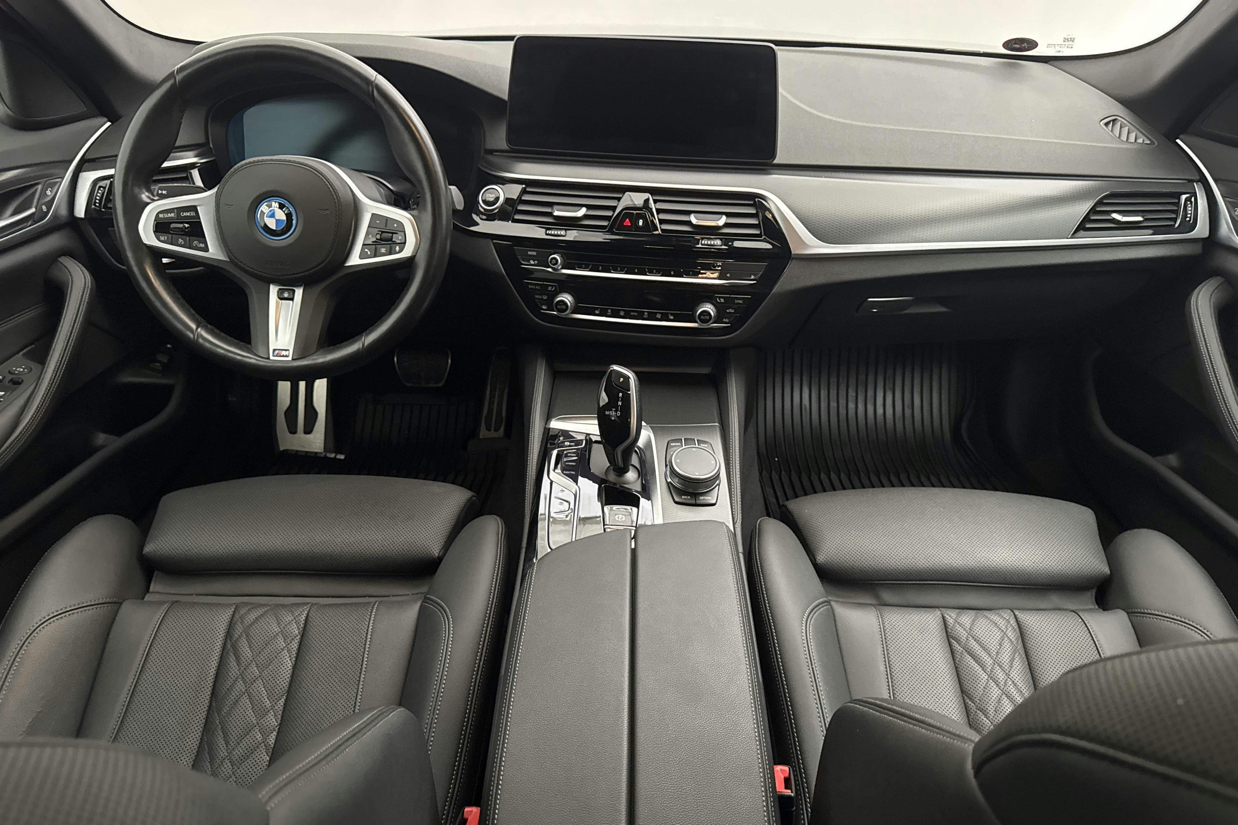BMW 530e xDrive Touring, G31 12kWh LCI (292hk) - 68 660 km - Automatic - gray - 2022