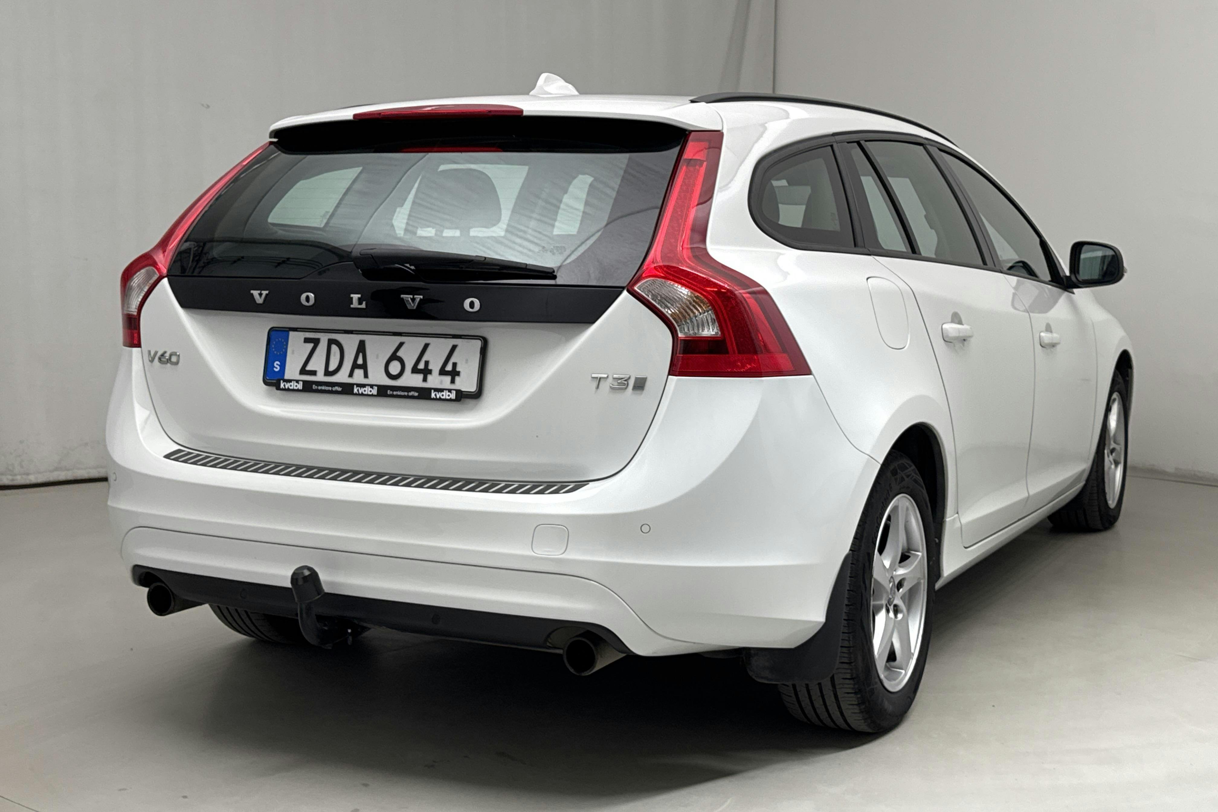 Volvo V60 T3 (152hk) - 96 390 km - Manual - white - 2018