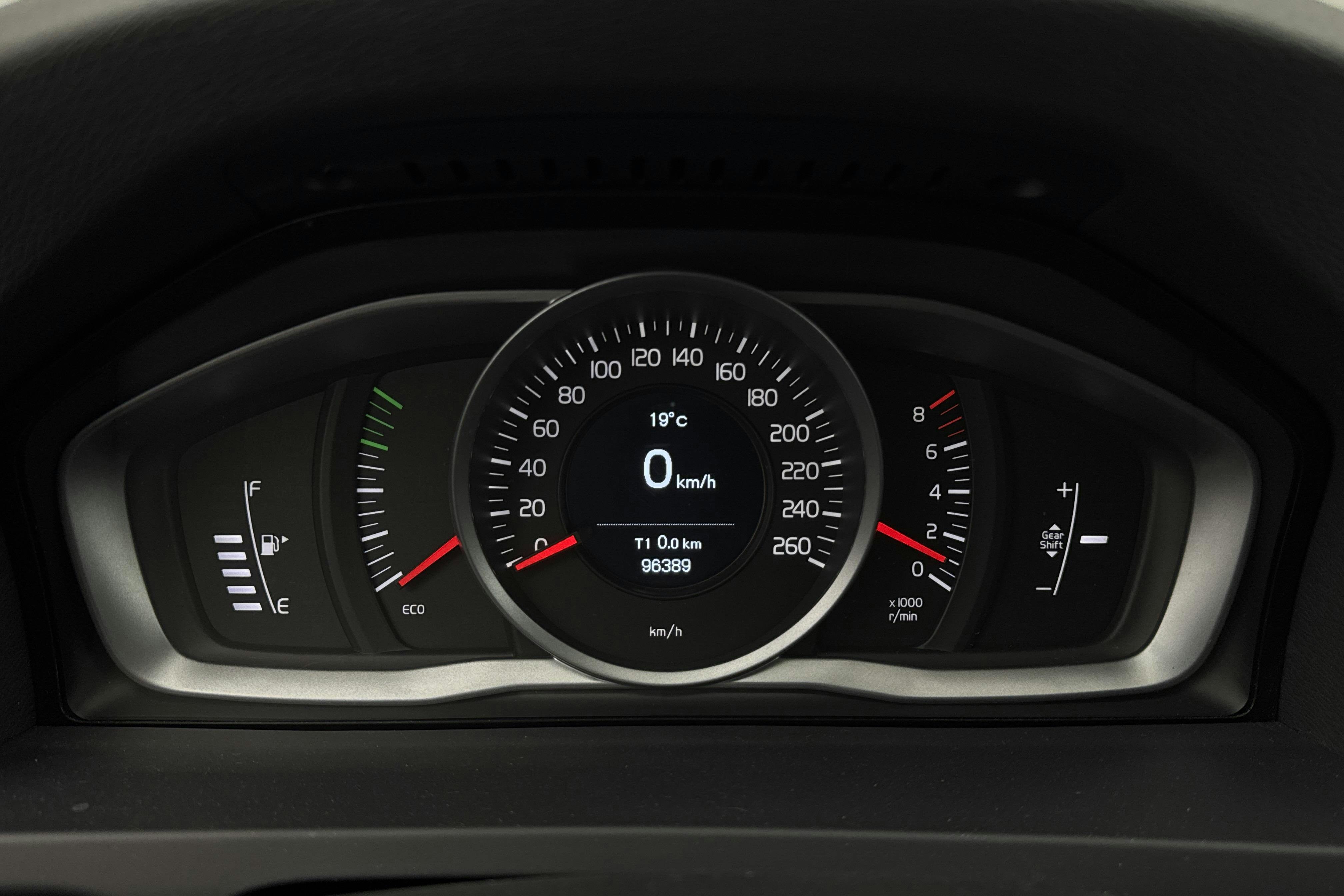 Volvo V60 T3 (152hk) - 96 390 km - Manual - white - 2018
