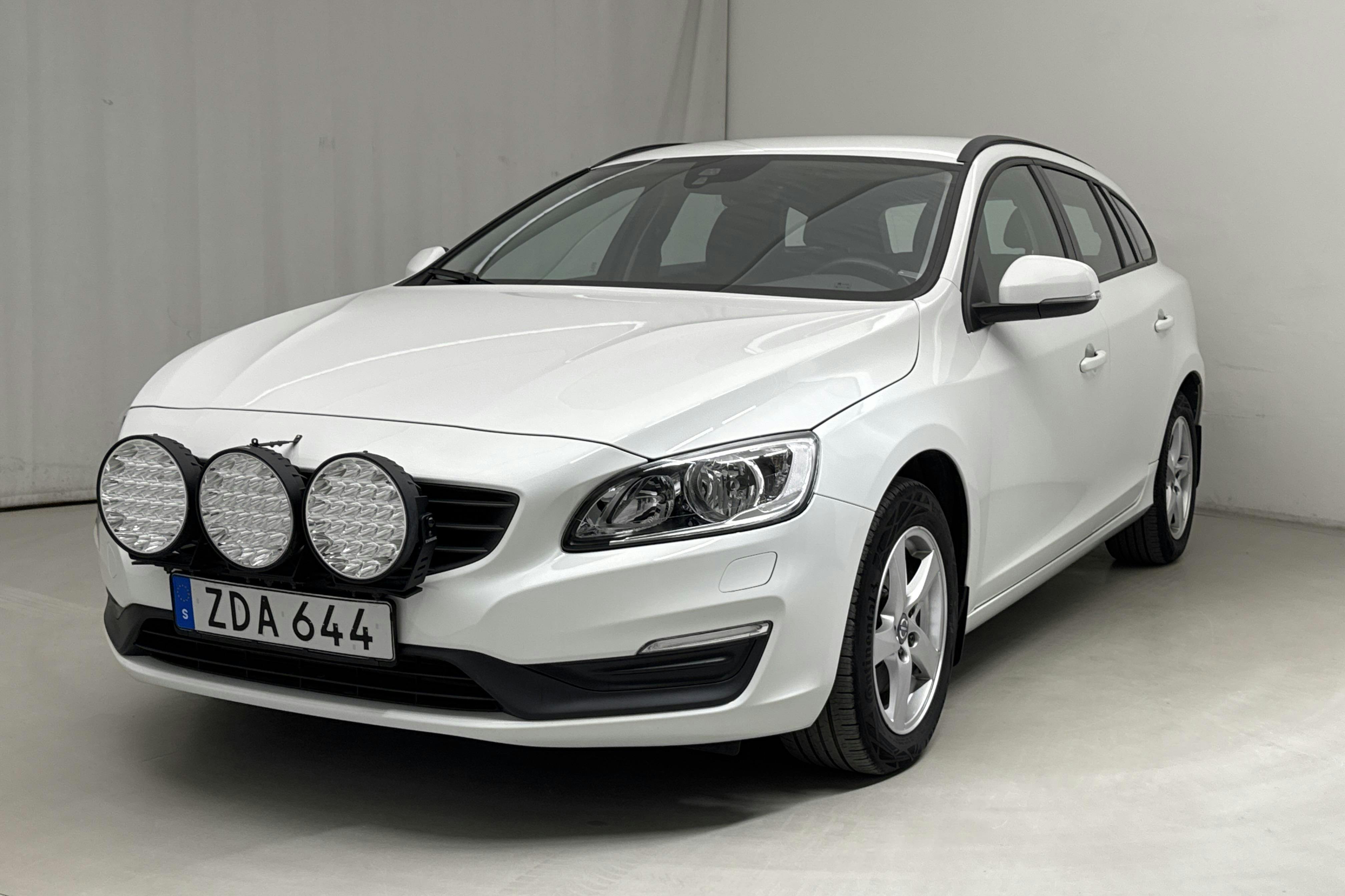 Volvo V60 T3 (152hk) - 96 390 km - Manual - white - 2018