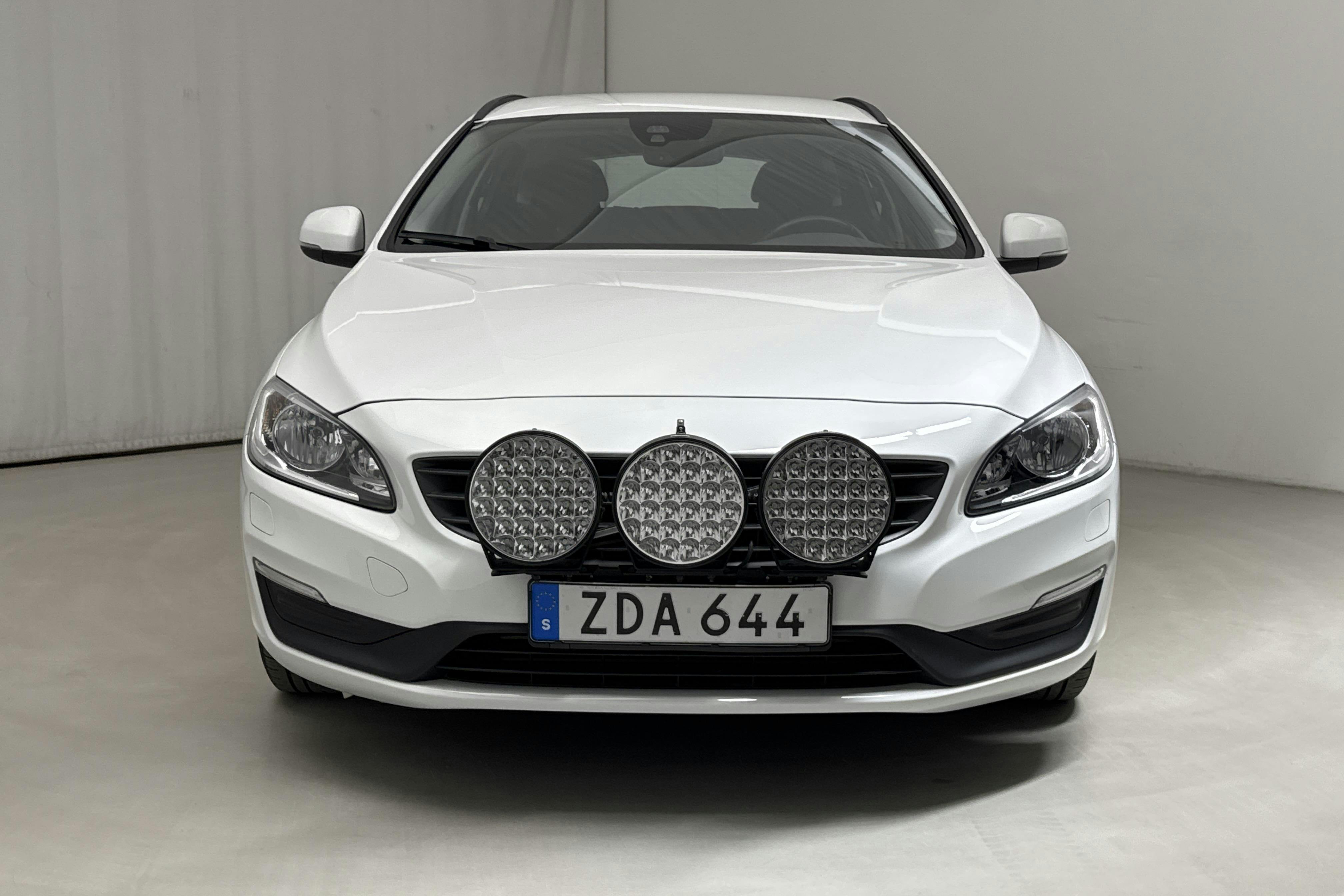 Volvo V60 T3 (152hk) - 96 390 km - Manual - white - 2018