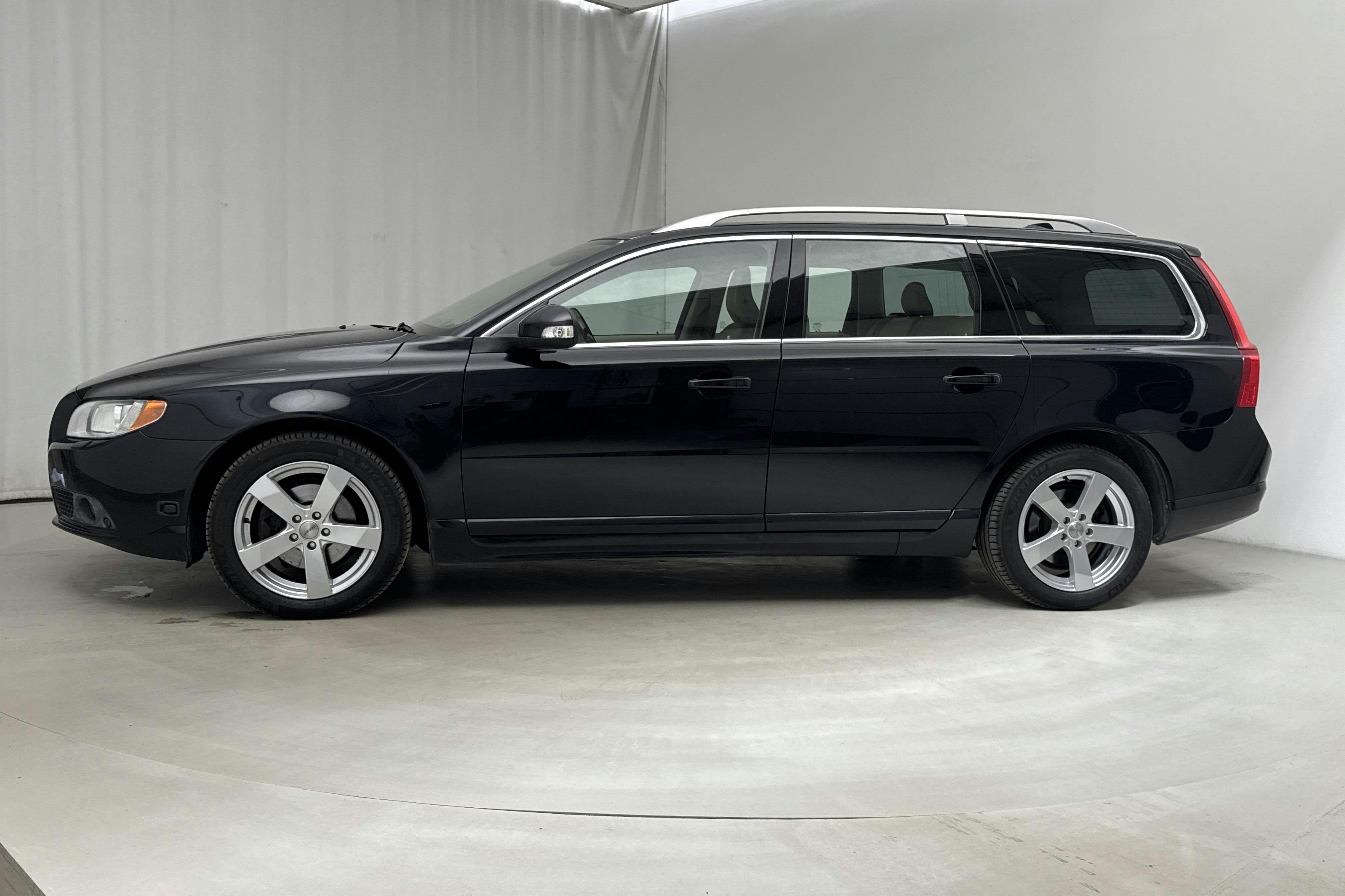 Volvo V70 II 2.0F (145hk) - 92 810 km - Automatyczna - czarny - 2010