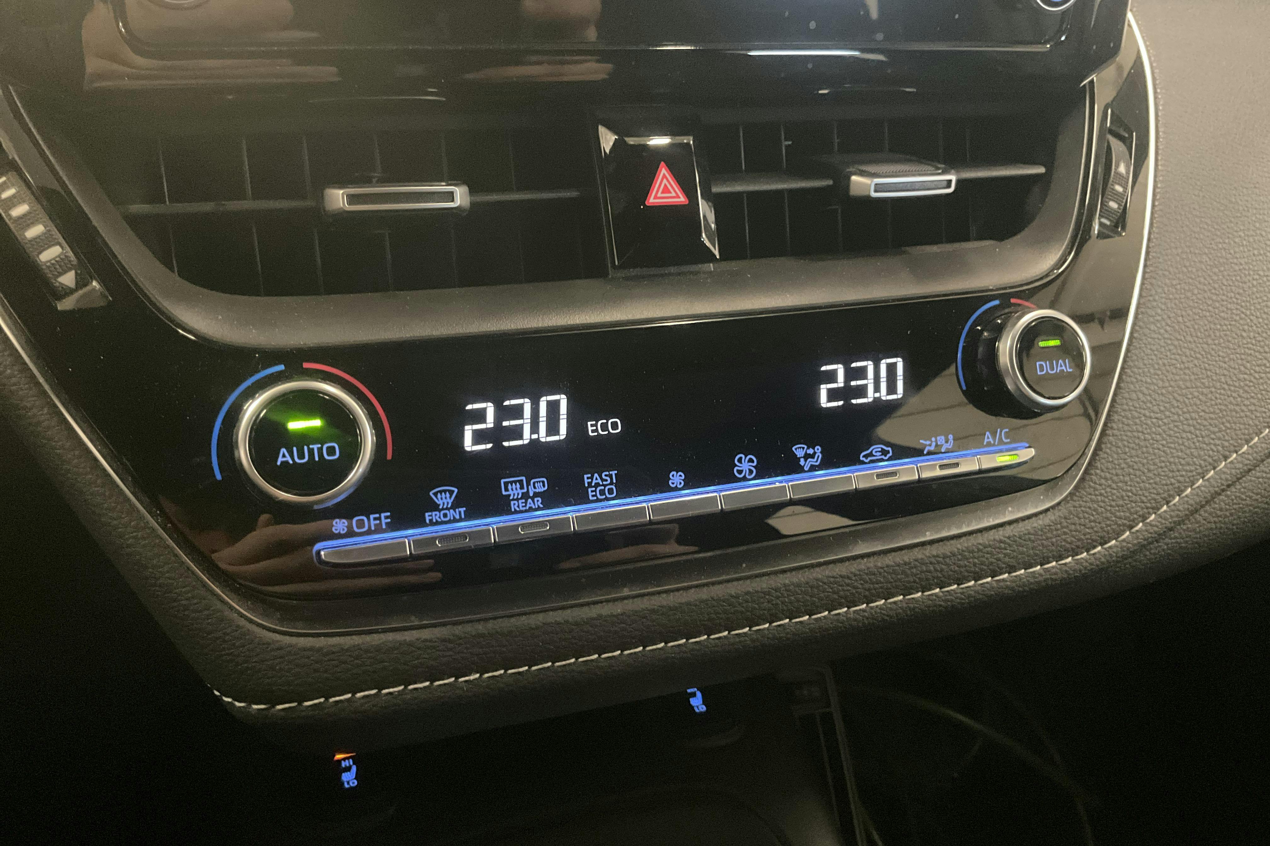 Toyota Corolla 1.8 Hybrid Touring Sports (122hk) - 79 100 km - Automaattinen - valkoinen - 2021