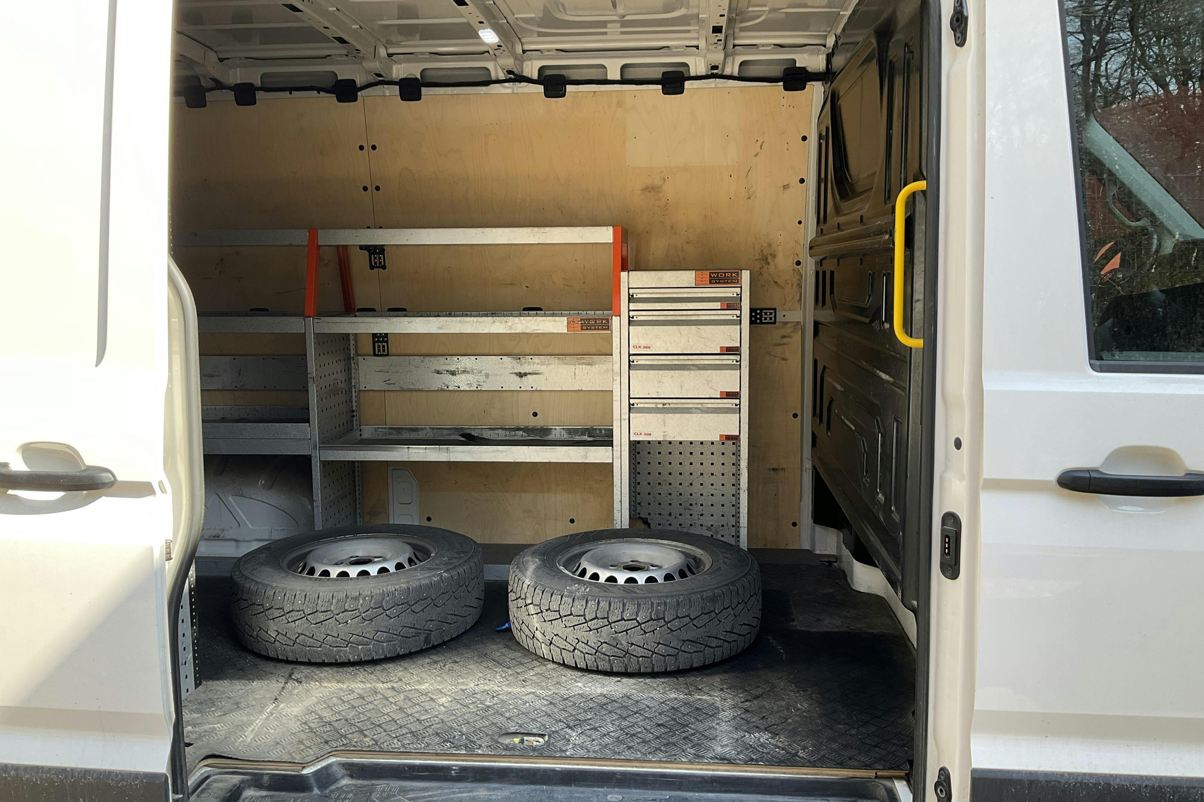 VW Crafter 35 2.0 TDI Skåp (140hk) - 175 320 km - Käsitsi - valge - 2021