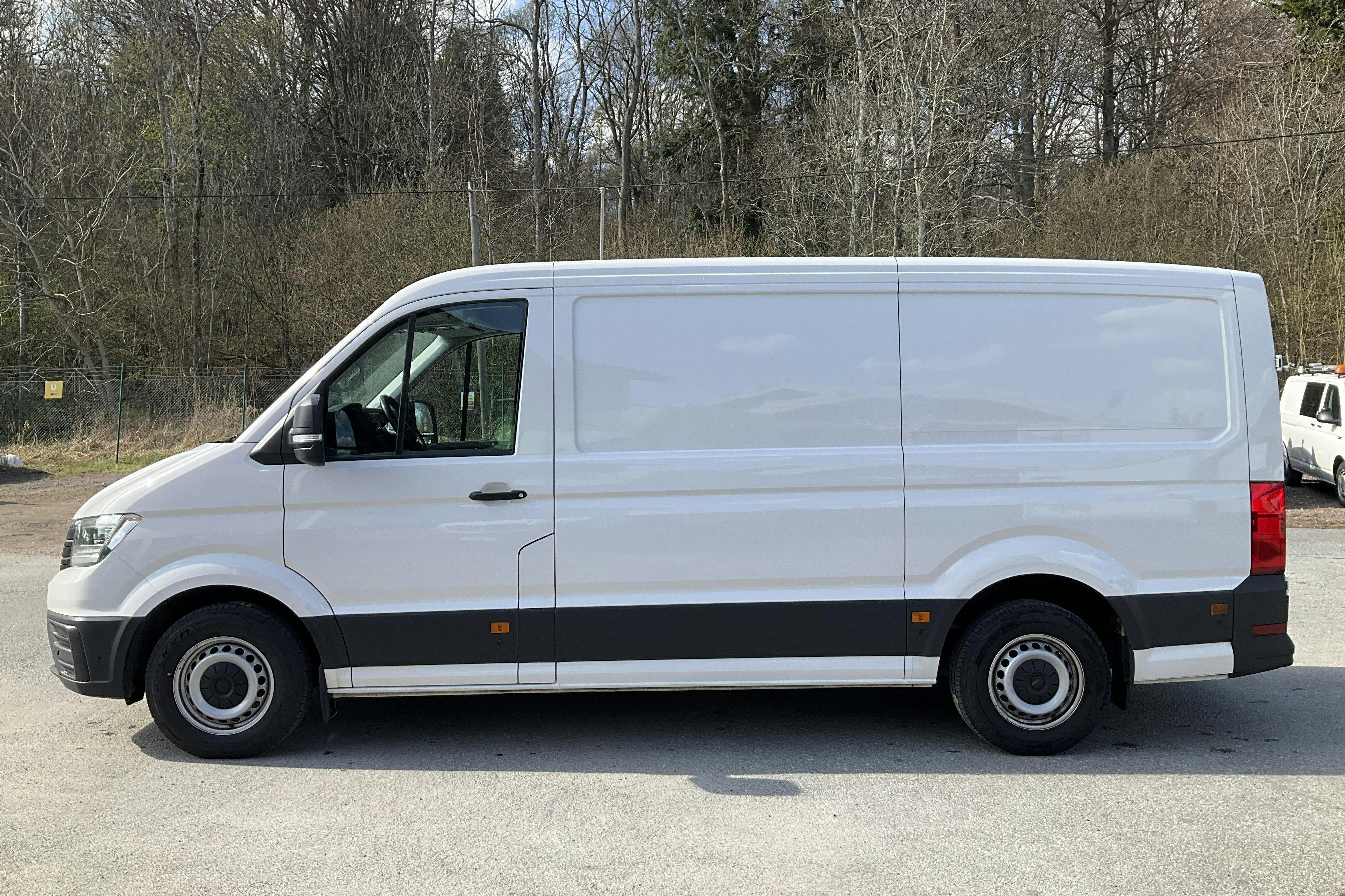 VW Crafter 35 2.0 TDI Skåp (140hk) - 175 320 km - Käsitsi - valge - 2021