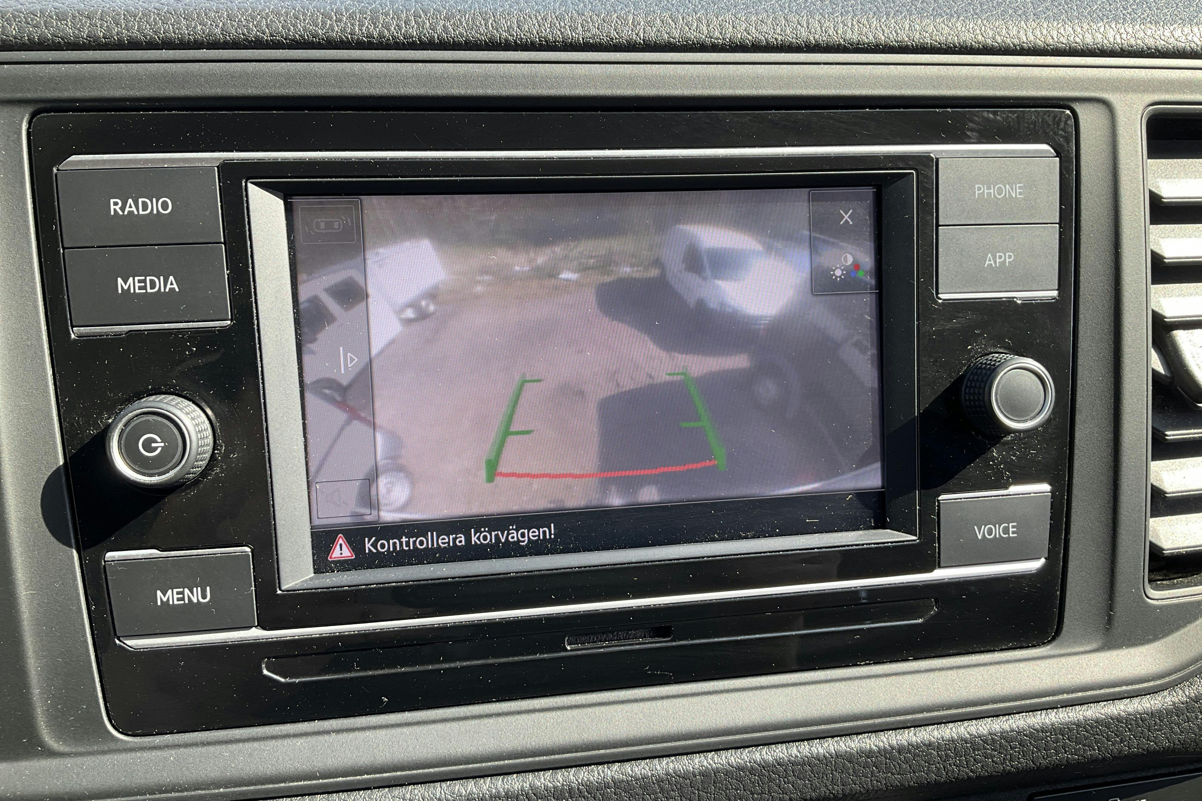 VW Crafter 35 2.0 TDI Skåp (140hk) - 175 320 km - Käsitsi - valge - 2021