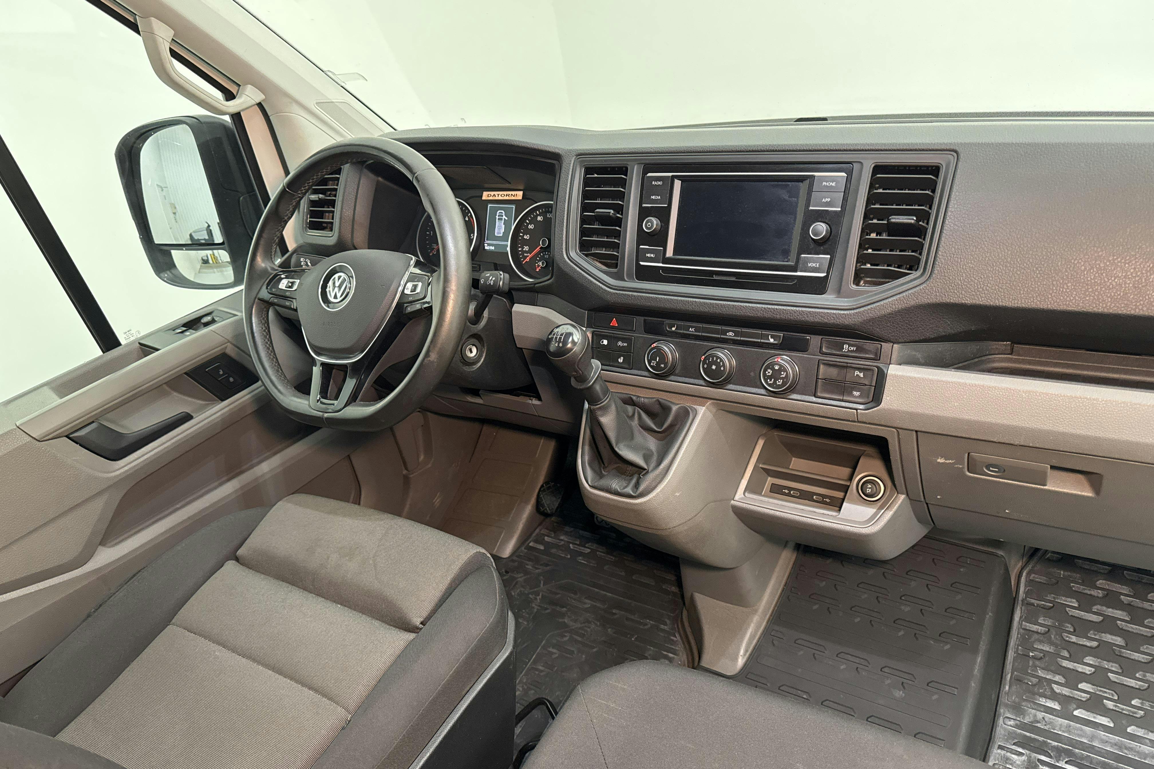 VW Crafter 35 2.0 TDI Skåp (140hk) - 160 200 km - Manualna - biały - 2021