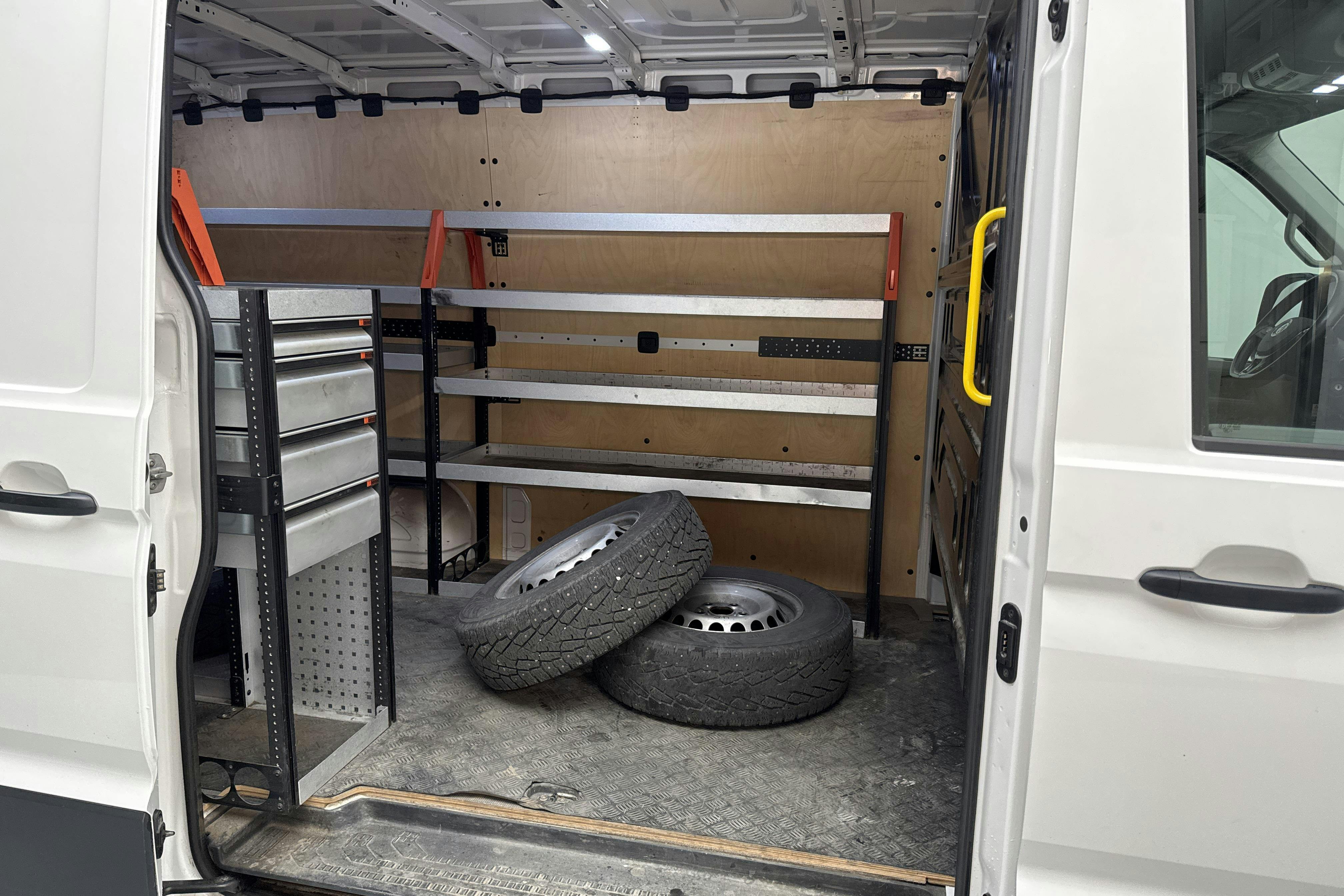VW Crafter 35 2.0 TDI Skåp (140hk) - 160 200 km - Manualna - biały - 2021