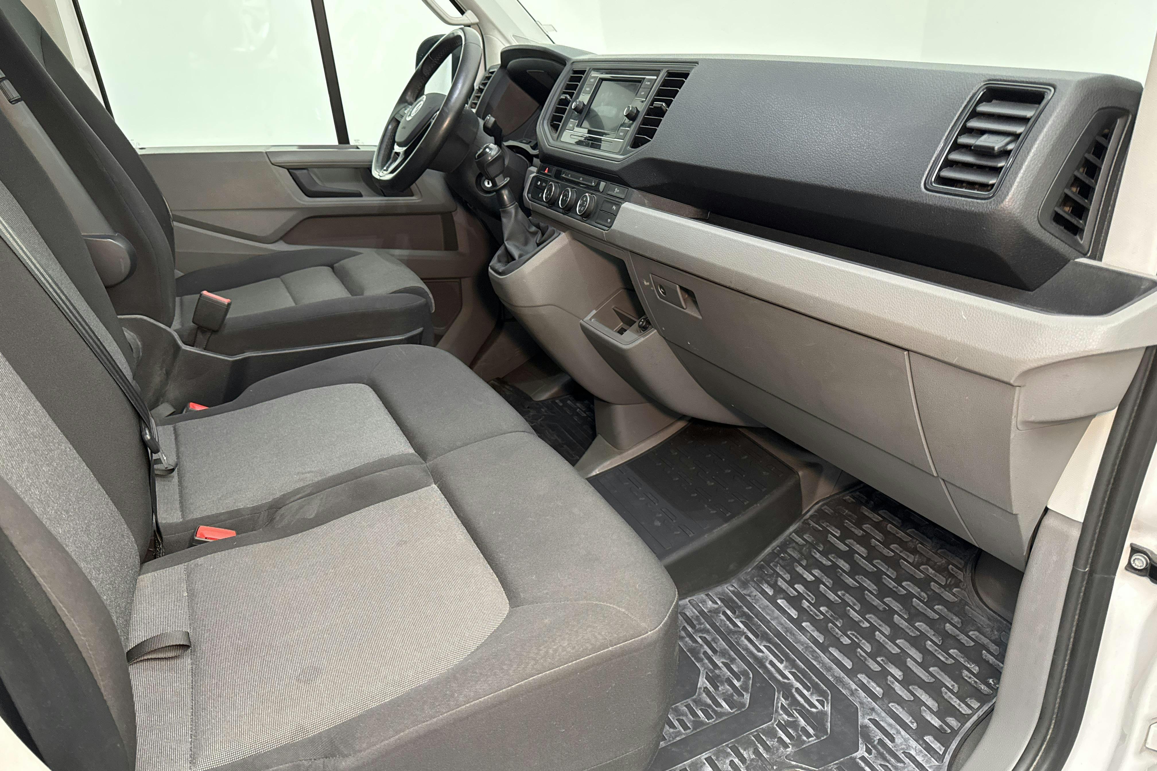 VW Crafter 35 2.0 TDI Skåp (140hk) - 160 200 km - Manualna - biały - 2021