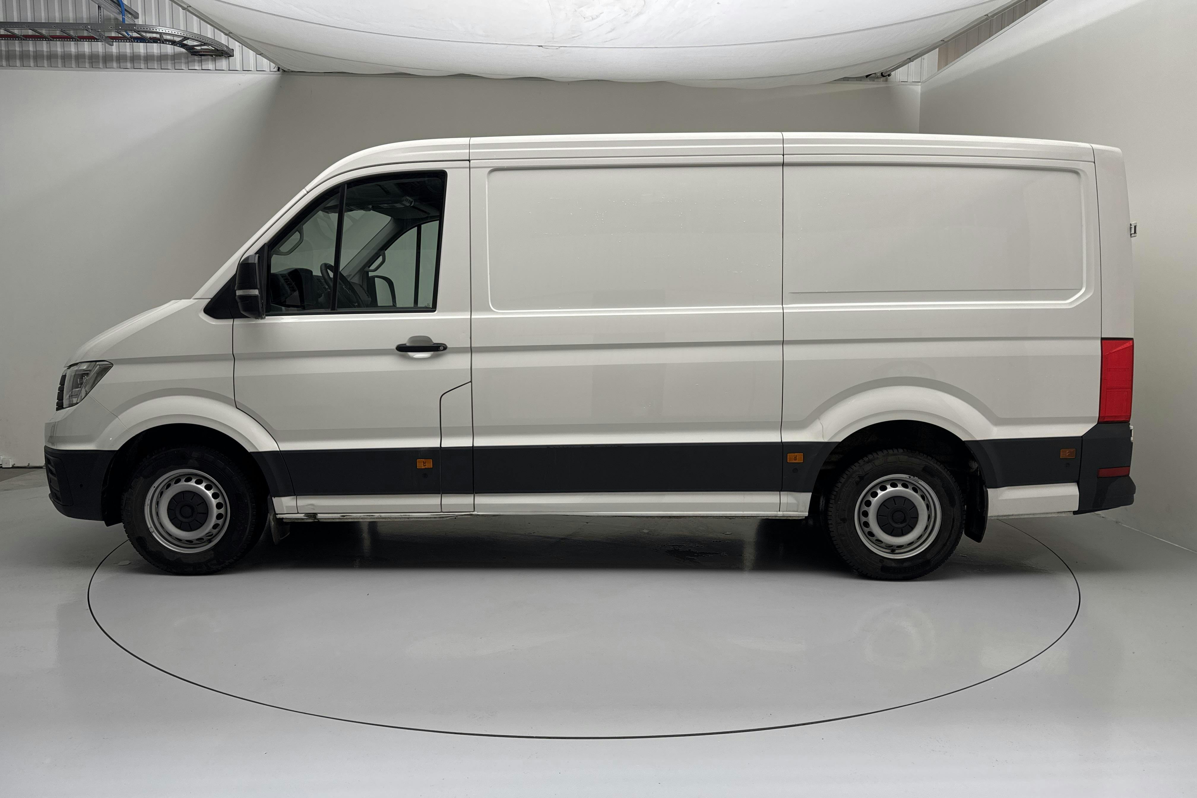 VW Crafter 35 2.0 TDI Skåp (140hk) - 160 200 km - Manualna - biały - 2021