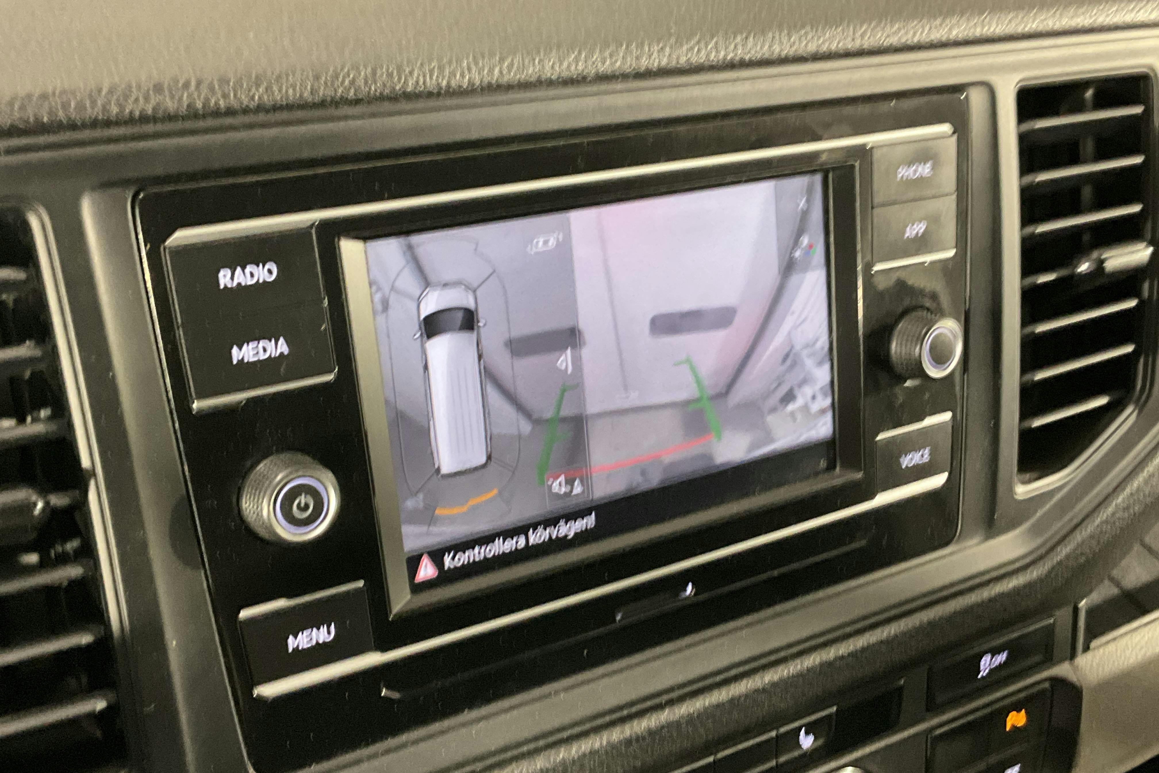 VW Crafter 35 2.0 TDI Skåp (140hk) - 160 200 km - Manualna - biały - 2021