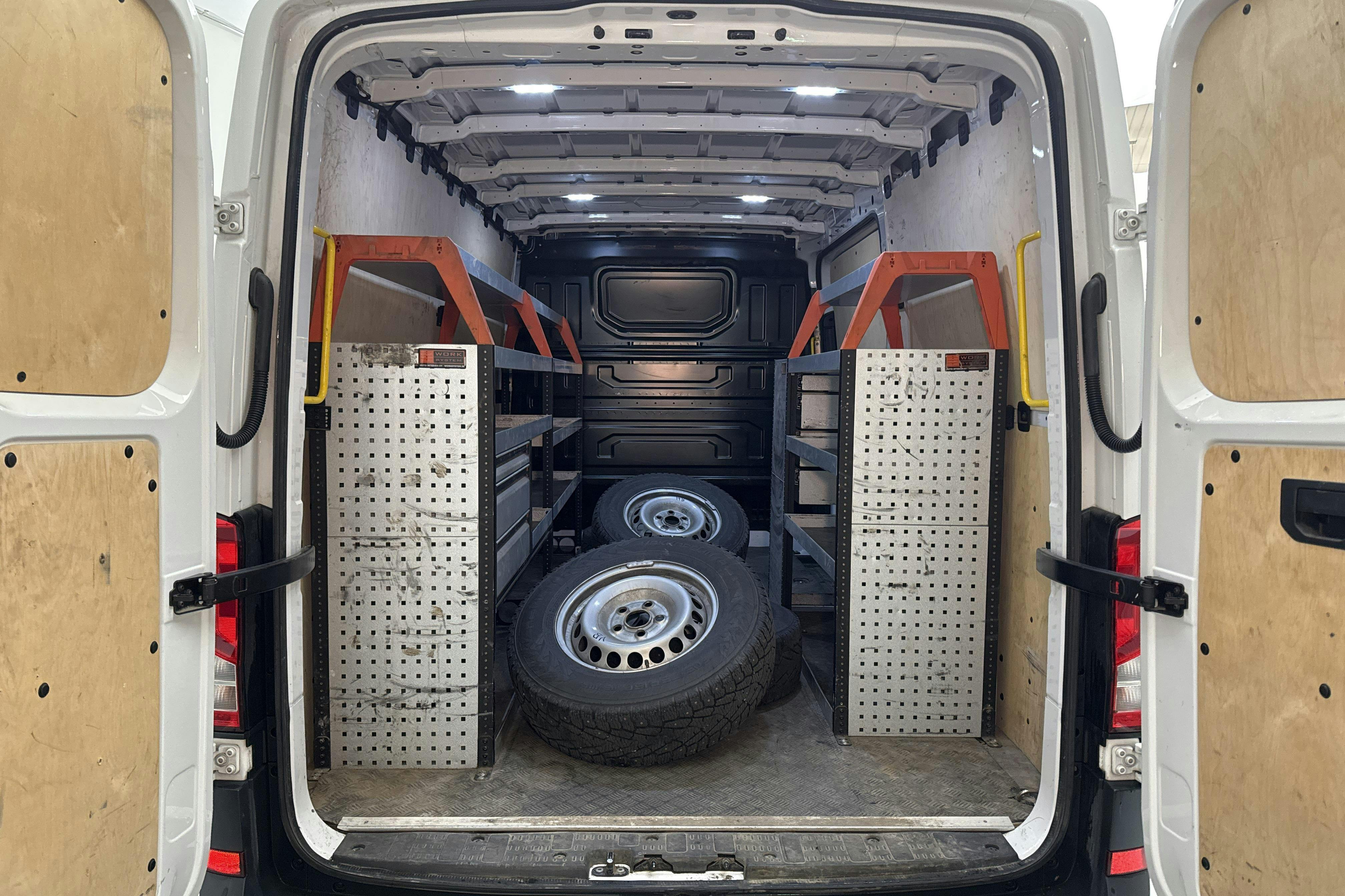 VW Crafter 35 2.0 TDI Skåp (140hk) - 160 200 km - Manualna - biały - 2021
